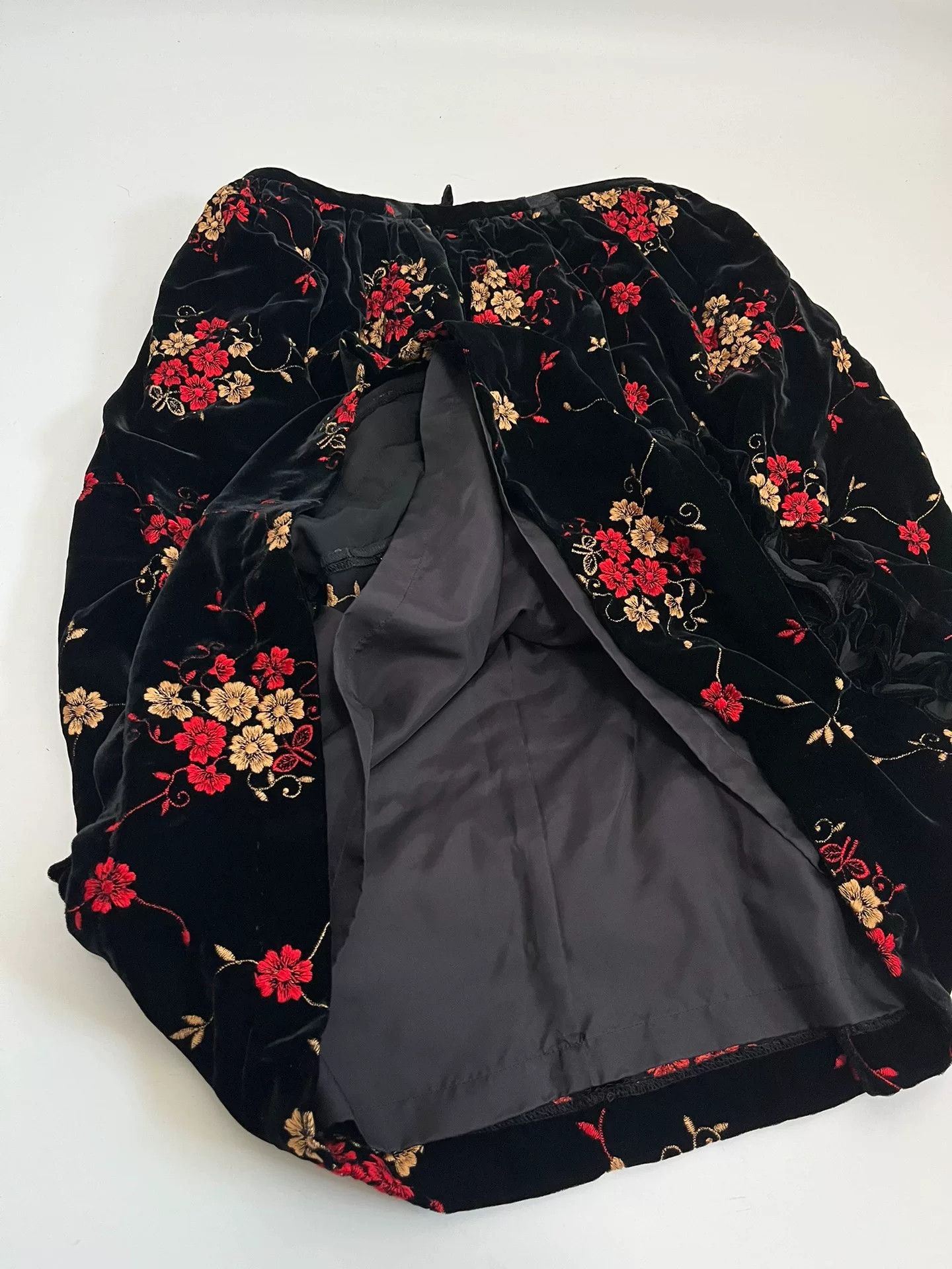 Rei Kawakubo Comme des Garçons Velvet Flower Embroidery Skirt Size 38" / US 16 / IT 52 - 6 Thumbnail