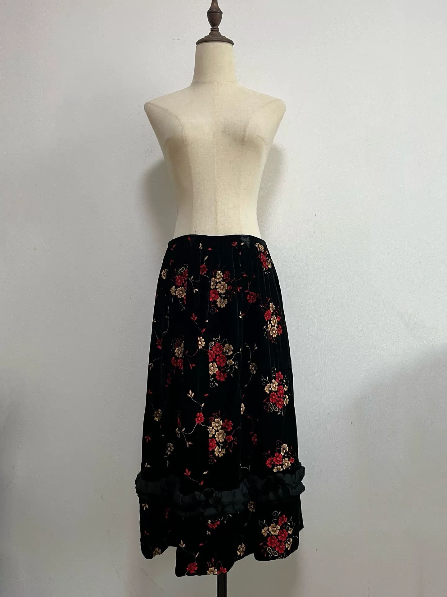 Rei Kawakubo Comme des Garçons Velvet Flower Embroidery Skirt Size 38" / US 16 / IT 52 - 3 Thumbnail
