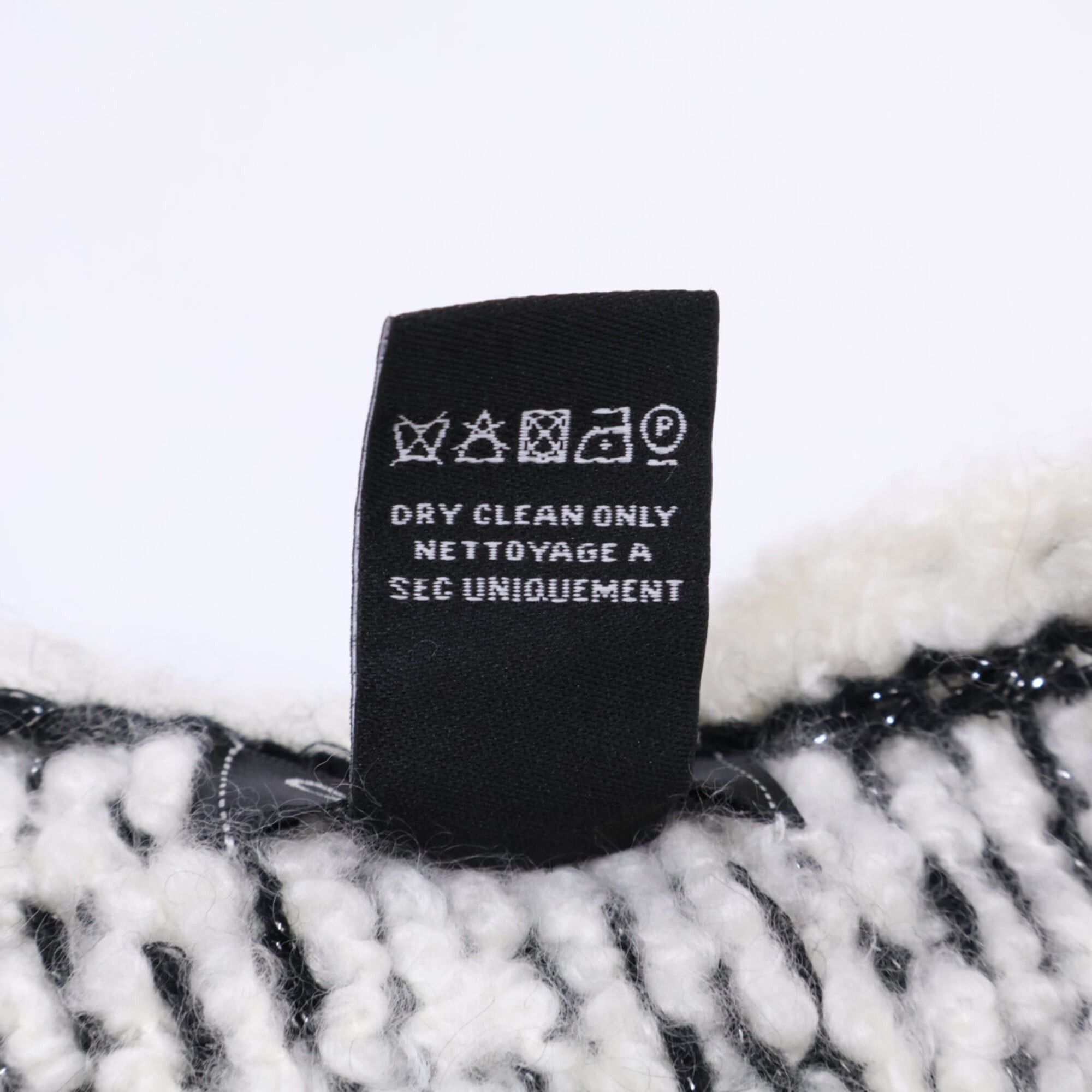 Chanel CHANEL cashmere scarf with Coco Mark, ivory x black, for women. Size ONE SIZE - 8 Thumbnail