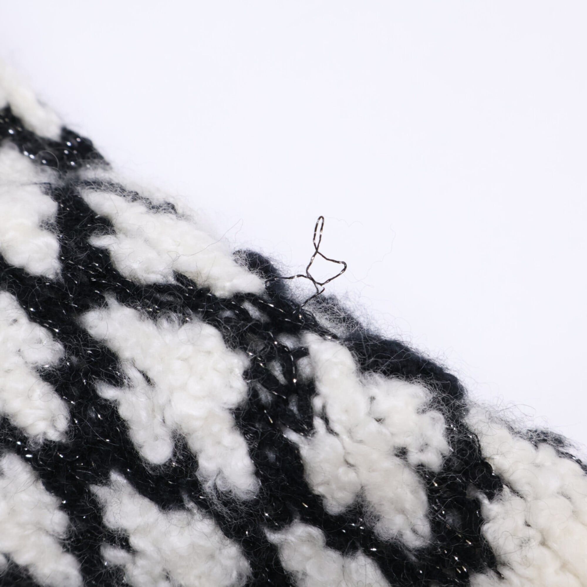 Chanel CHANEL cashmere scarf with Coco Mark, ivory x black, for women. Size ONE SIZE - 6 Thumbnail