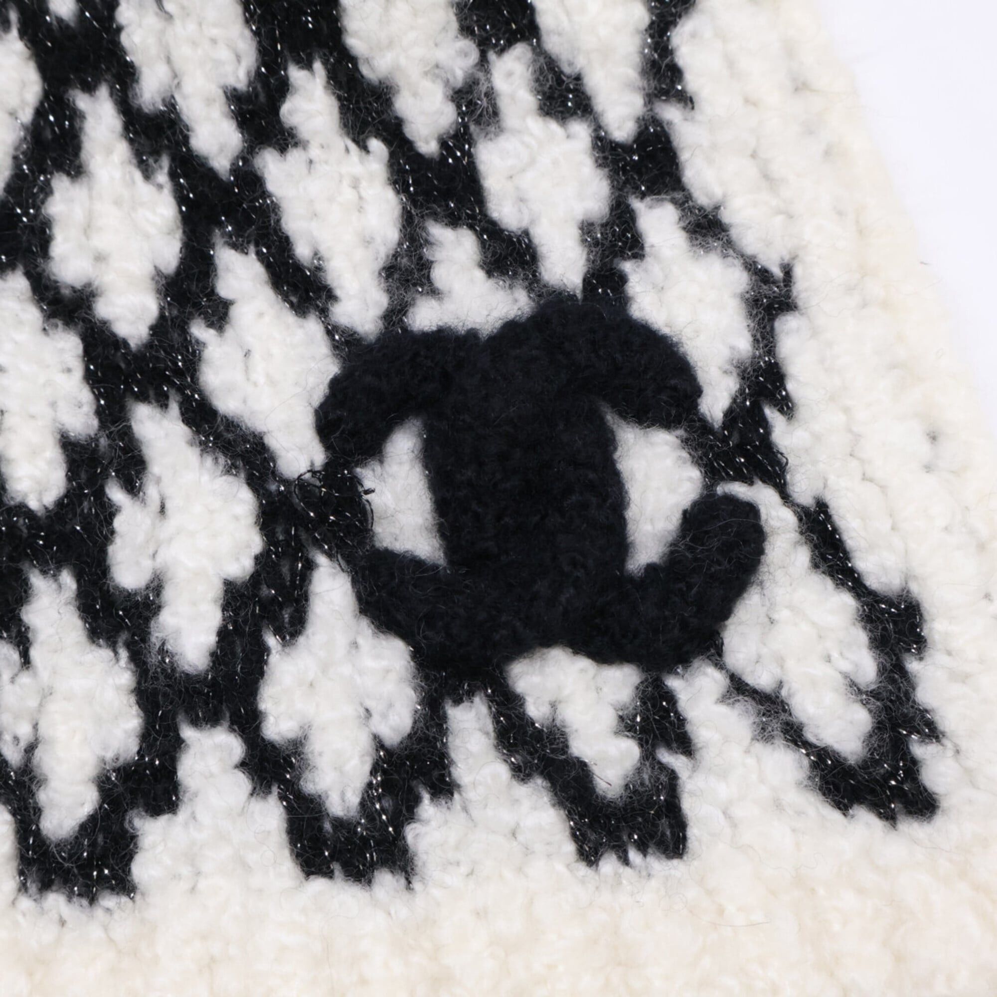 Chanel CHANEL cashmere scarf with Coco Mark, ivory x black, for women. Size ONE SIZE - 5 Thumbnail