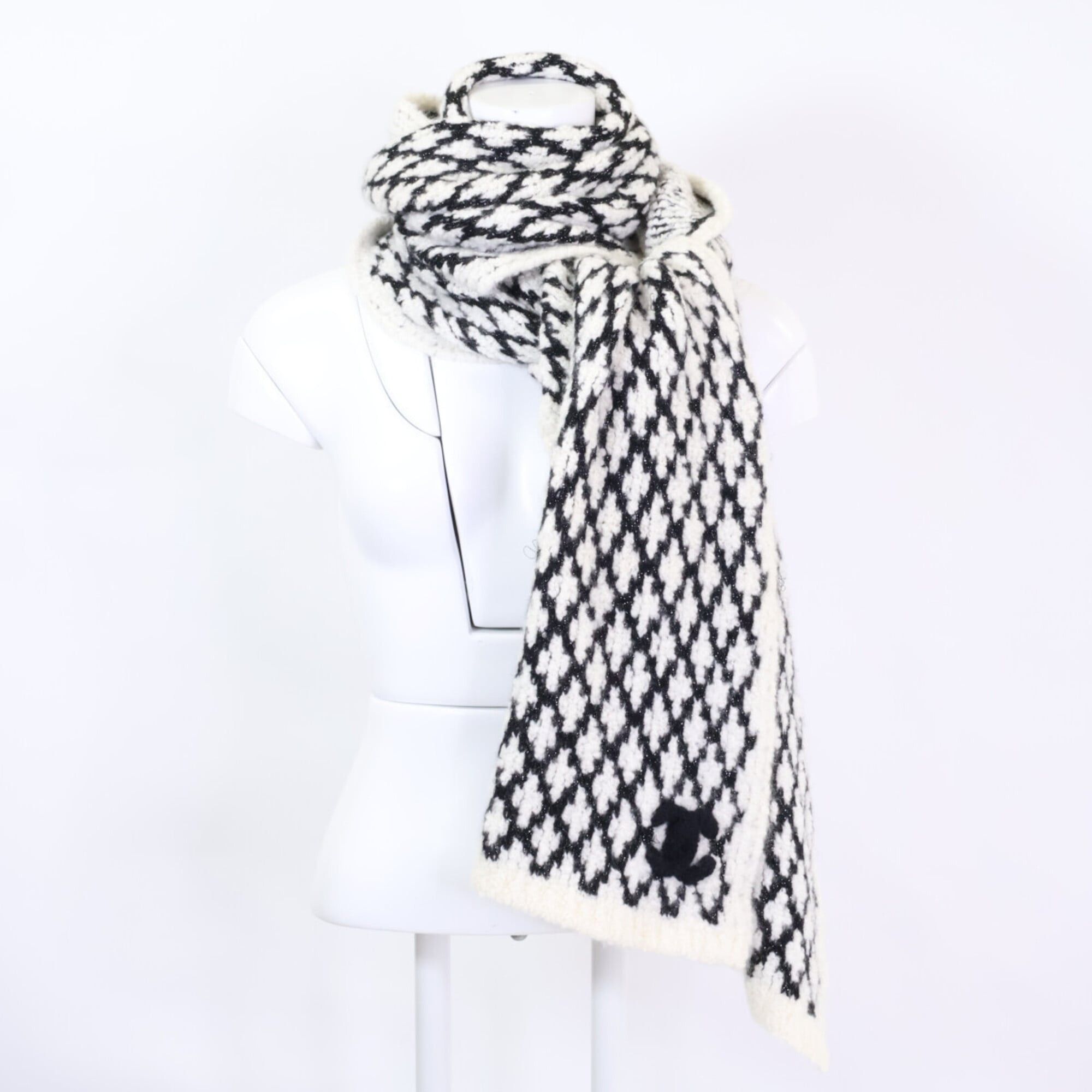 Chanel CHANEL cashmere scarf with Coco Mark, ivory x black, for women. Size ONE SIZE - 4 Thumbnail
