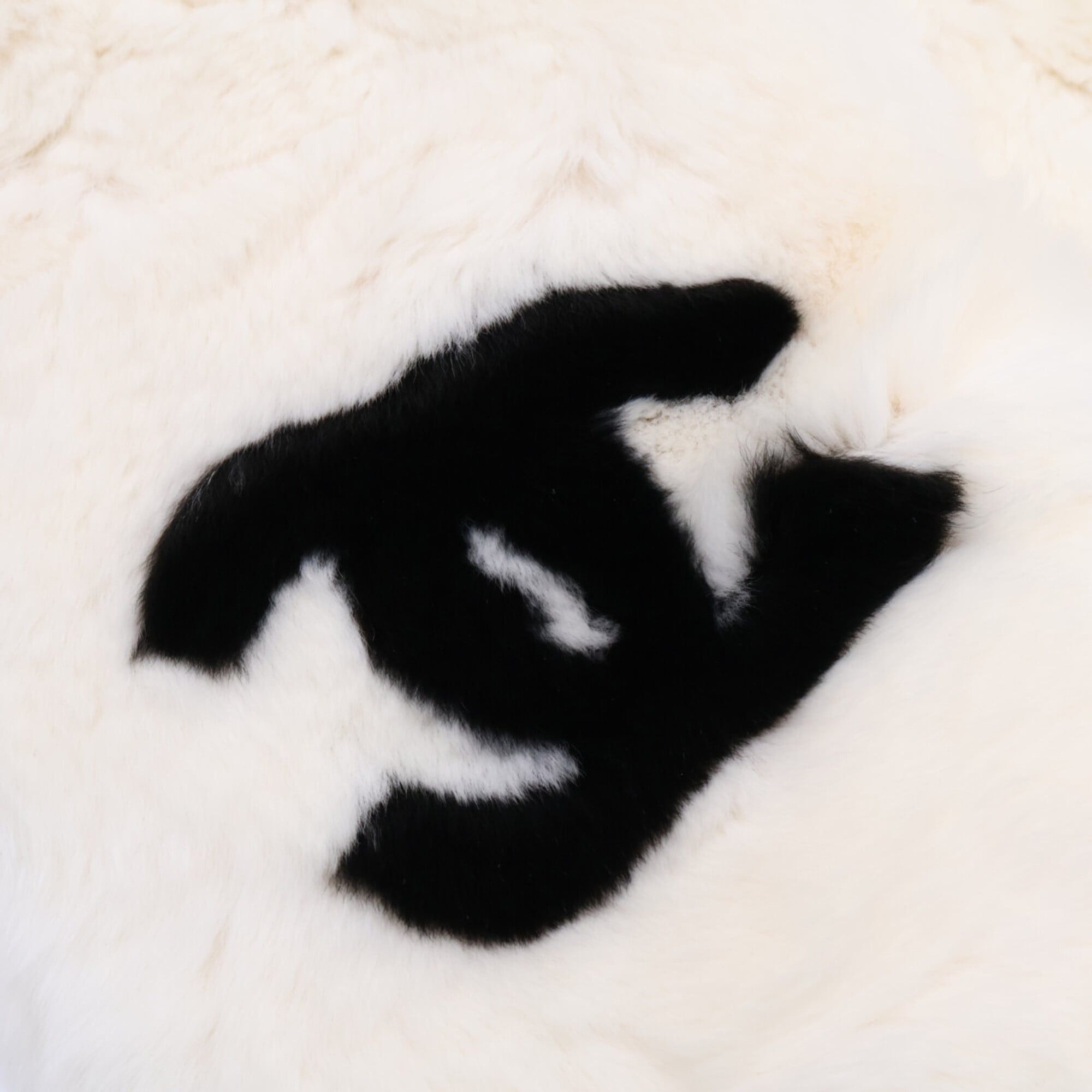 Chanel CHANEL Orylag Rabbit Fur Scarf with Coco Mark - White Women's Size ONE SIZE - 8 Thumbnail