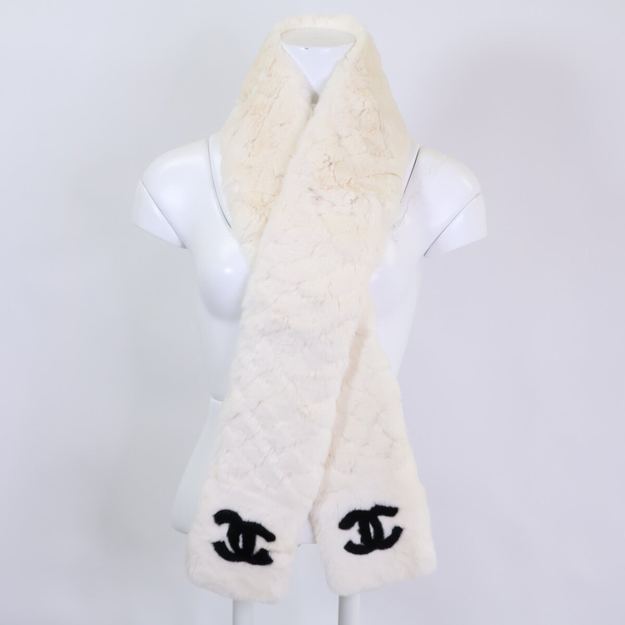 Chanel CHANEL Orylag Rabbit Fur Scarf with Coco Mark - White Women's Size ONE SIZE - 9 Thumbnail