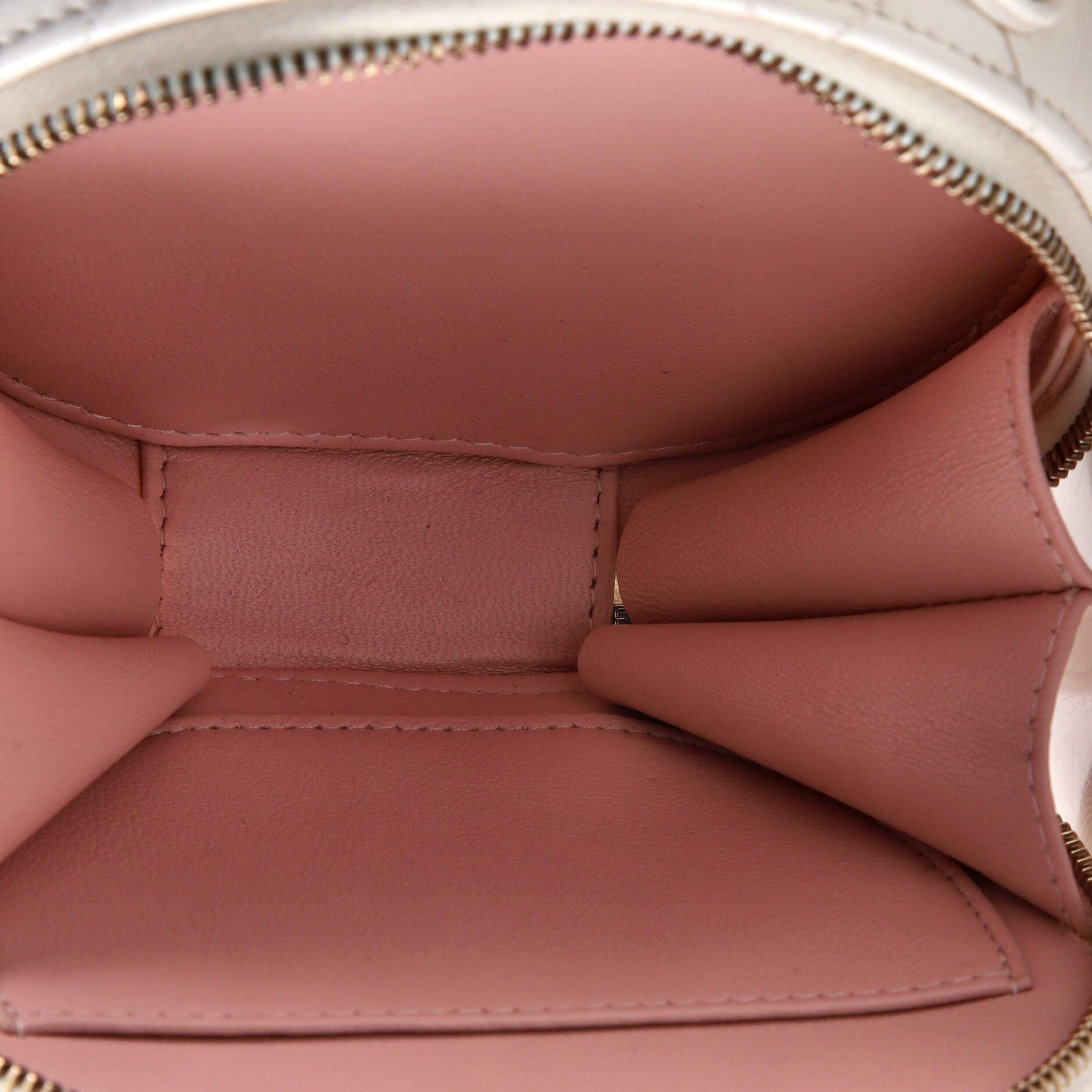 Chanel Handle with Care Round Vanity Case with Chain Size ONE SIZE - 5 Thumbnail