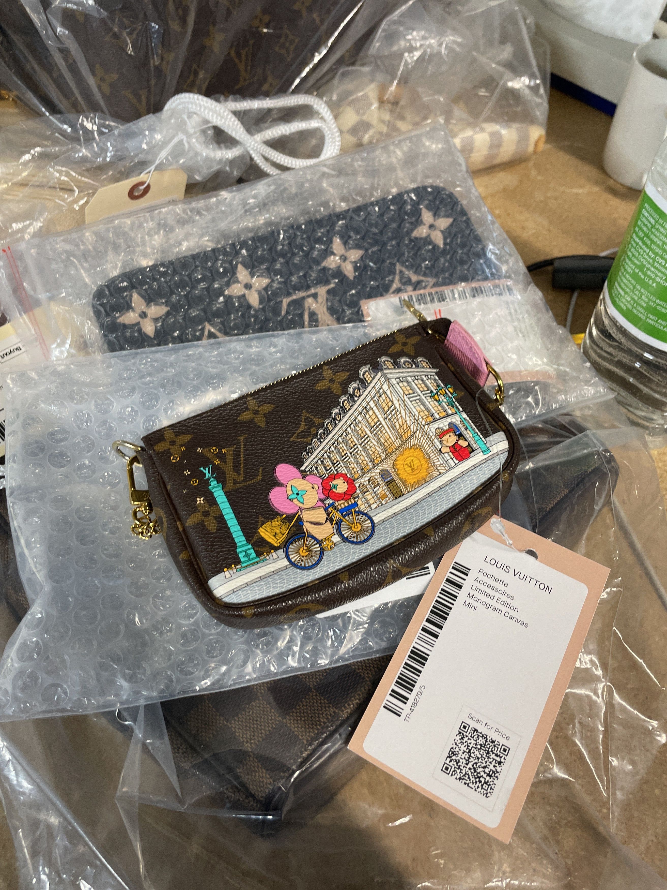 Louis Vuitton Pochette Accessoires Size ONE SIZE - 7 Thumbnail