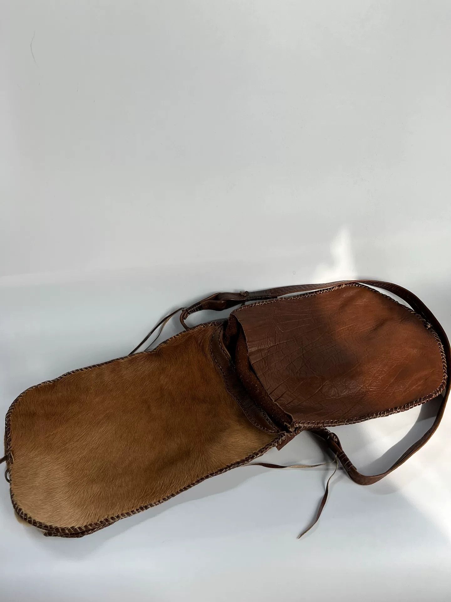 Share Spirit Homme Brown Leather Crossbody Clasped Hands Bag Size ONE SIZE - 4 Thumbnail