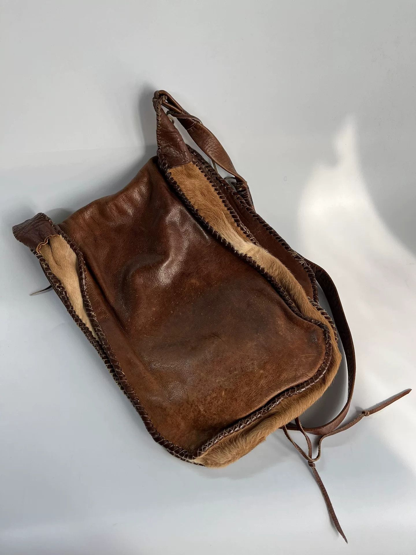 Share Spirit Homme Brown Leather Crossbody Clasped Hands Bag Size ONE SIZE - 5 Thumbnail