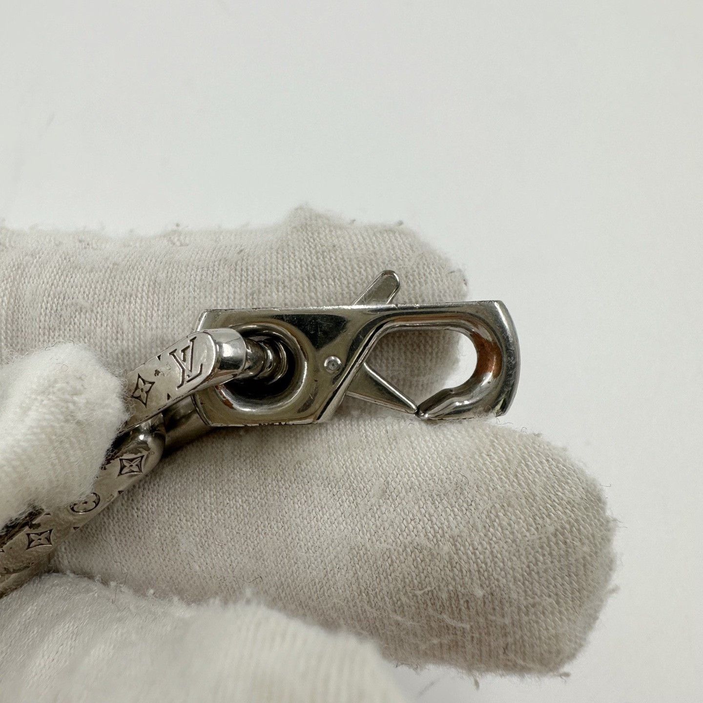 Louis Vuitton Louis Vuitton Silver Cuban Bamboo Logo Bracelet Size ONE SIZE - 5 Thumbnail