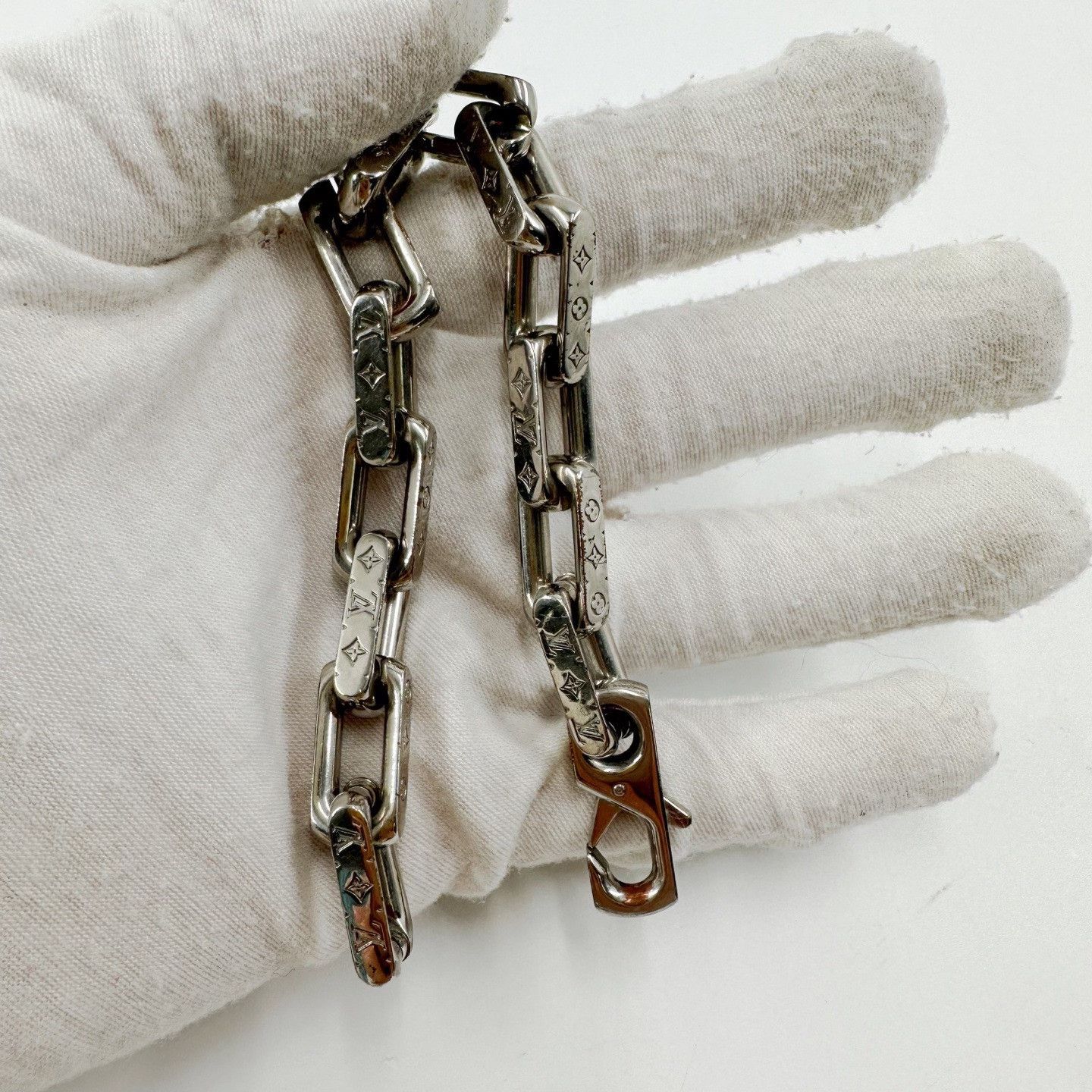 Louis Vuitton Louis Vuitton Silver Cuban Bamboo Logo Bracelet Size ONE SIZE - 2 Thumbnail