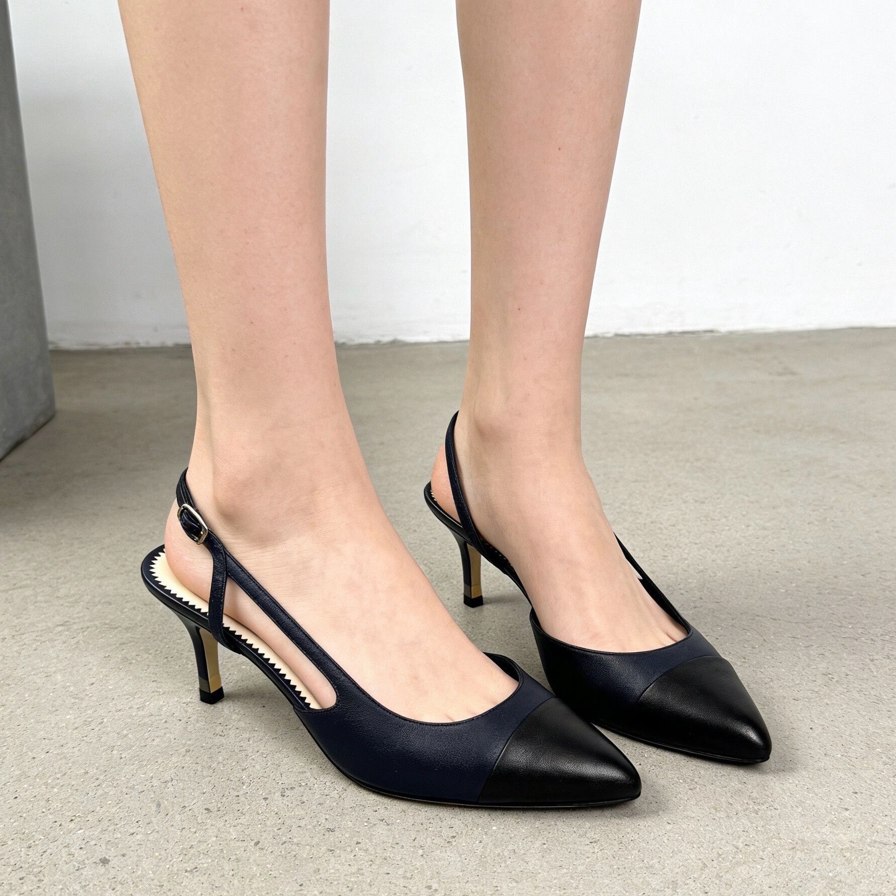 Chanel Chanel Black Leather Pointed Toe Heels Size US 5.5 / IT 35.5 - 2 Thumbnail
