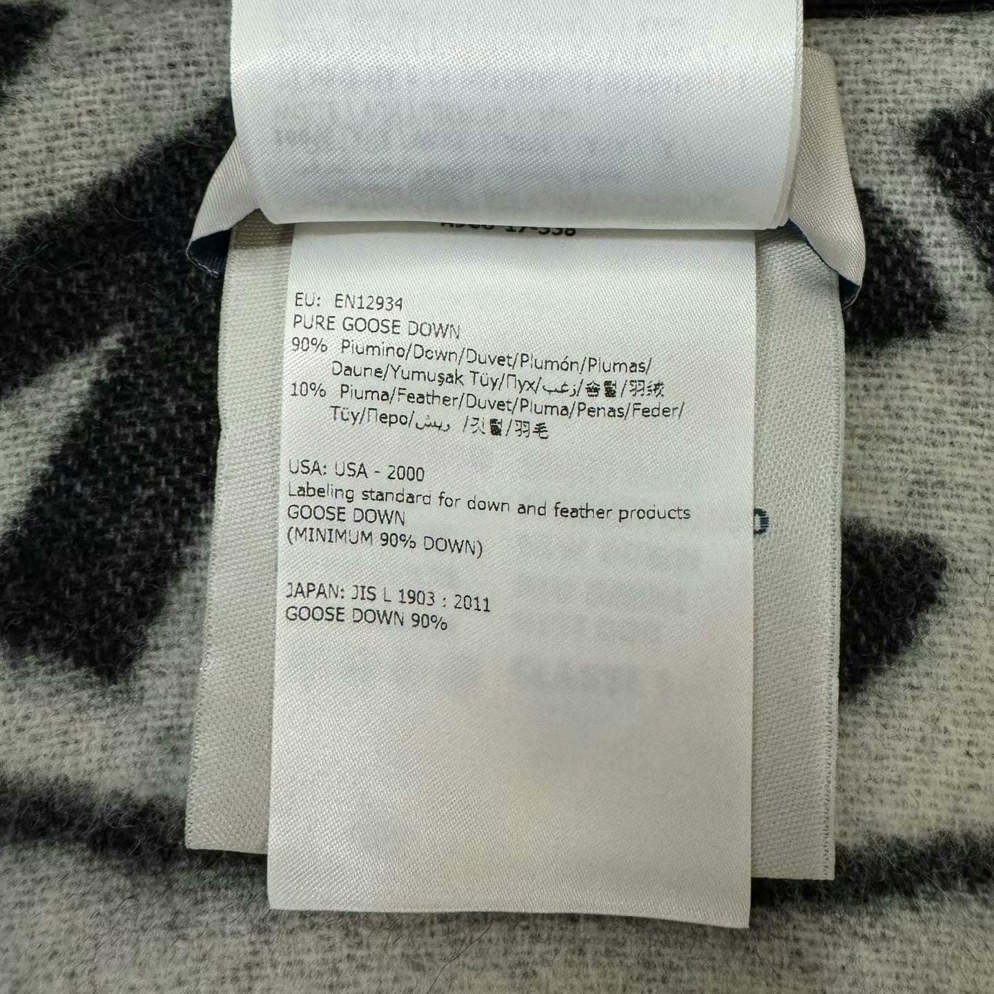 Moncler Moncler Double-Sided Cashmere Down Collar Shawl Size US M / EU 48-50 / 2 - 5 Thumbnail