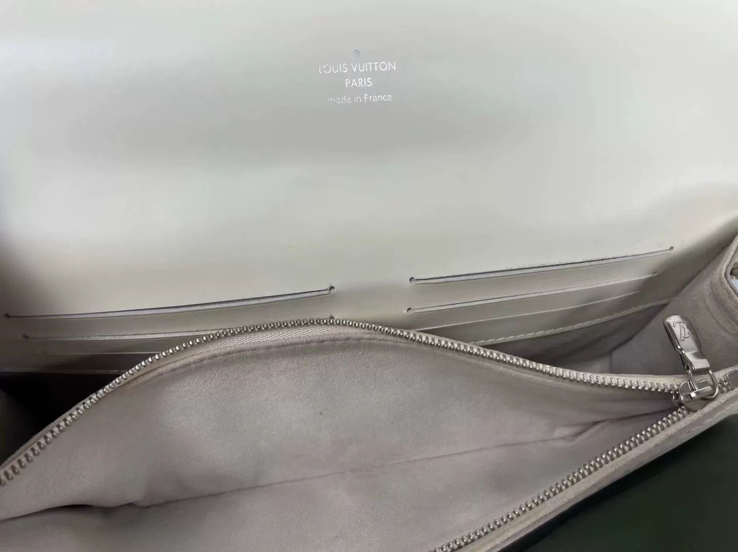 Louis Vuitton Louis Vuitton White Water Ripple Shoulder Bag Size ONE SIZE - 6 Thumbnail