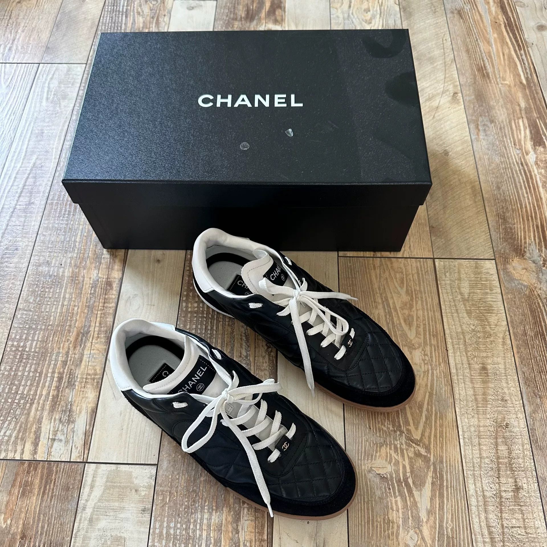 Chanel CHANEL Black Quilted Leather Low-Top Shoes Size US 9 / EU 42 - 2 Thumbnail