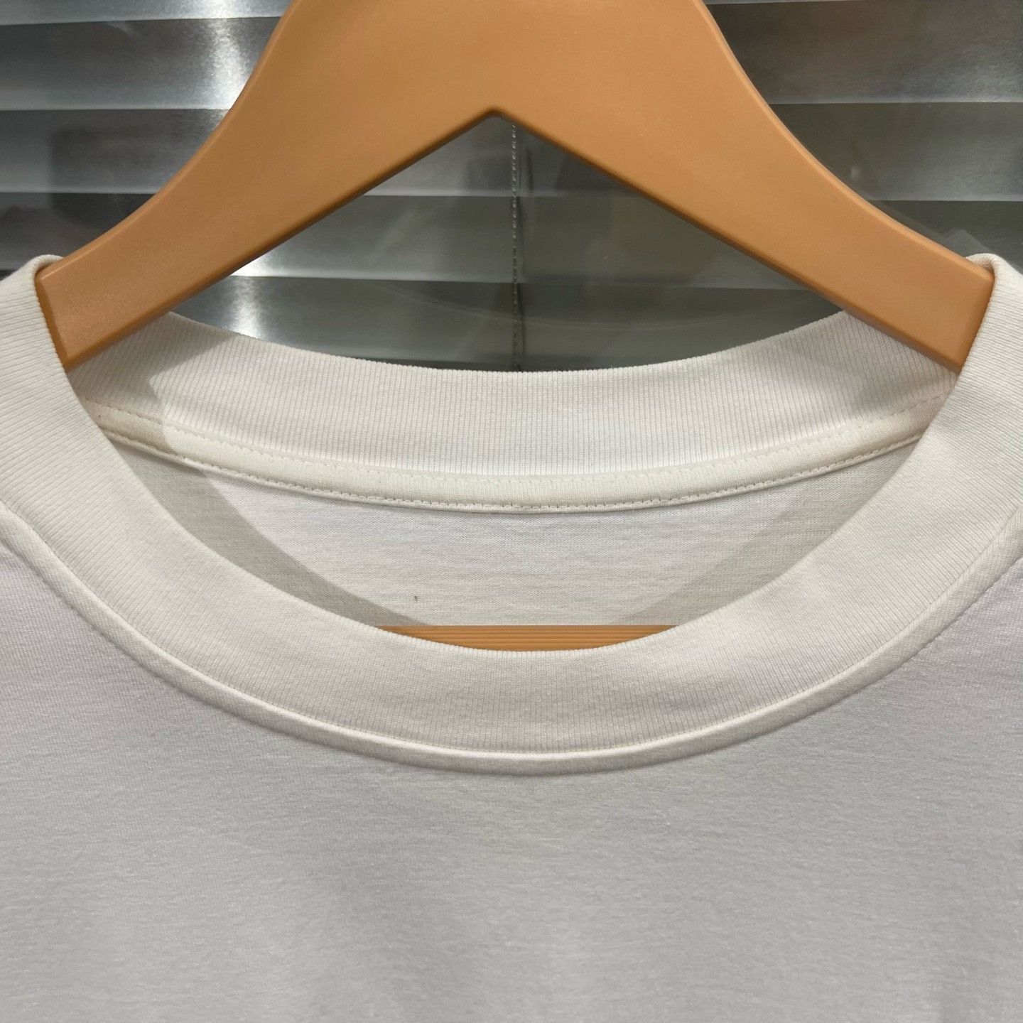 Louis Vuitton Louis Vuitton NBA Logo Print T-Shirt Size US M / EU 48-50 / 2 - 3 Thumbnail