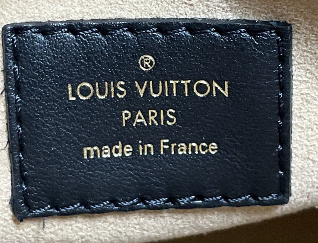 Louis Vuitton On My Side Tote Size ONE SIZE - 9 Thumbnail