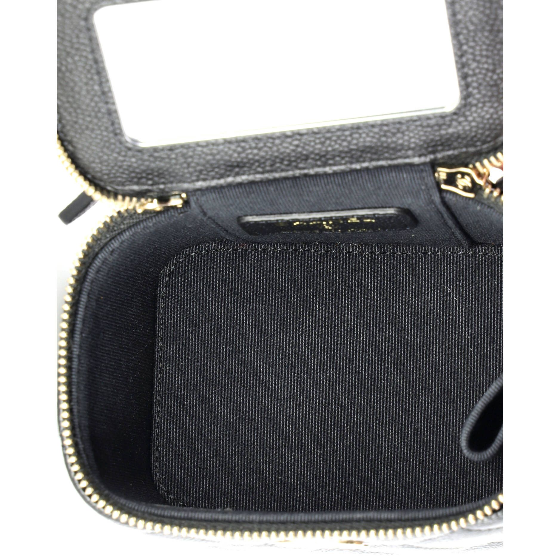 Chanel Tiny CC Link Vanity Case with Chain Size ONE SIZE - 6 Thumbnail