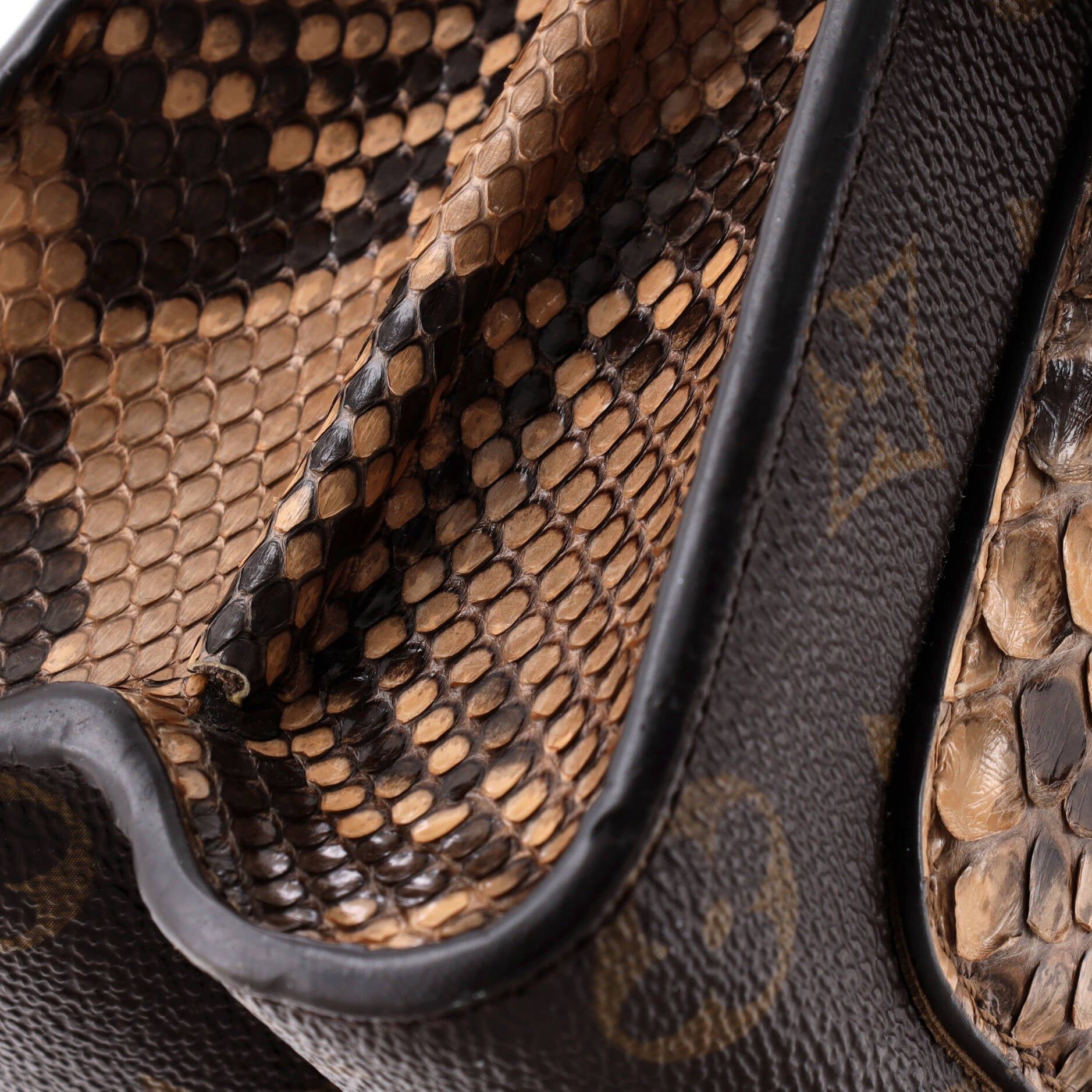Louis Vuitton Victoire Handbag Size ONE SIZE - 6 Thumbnail