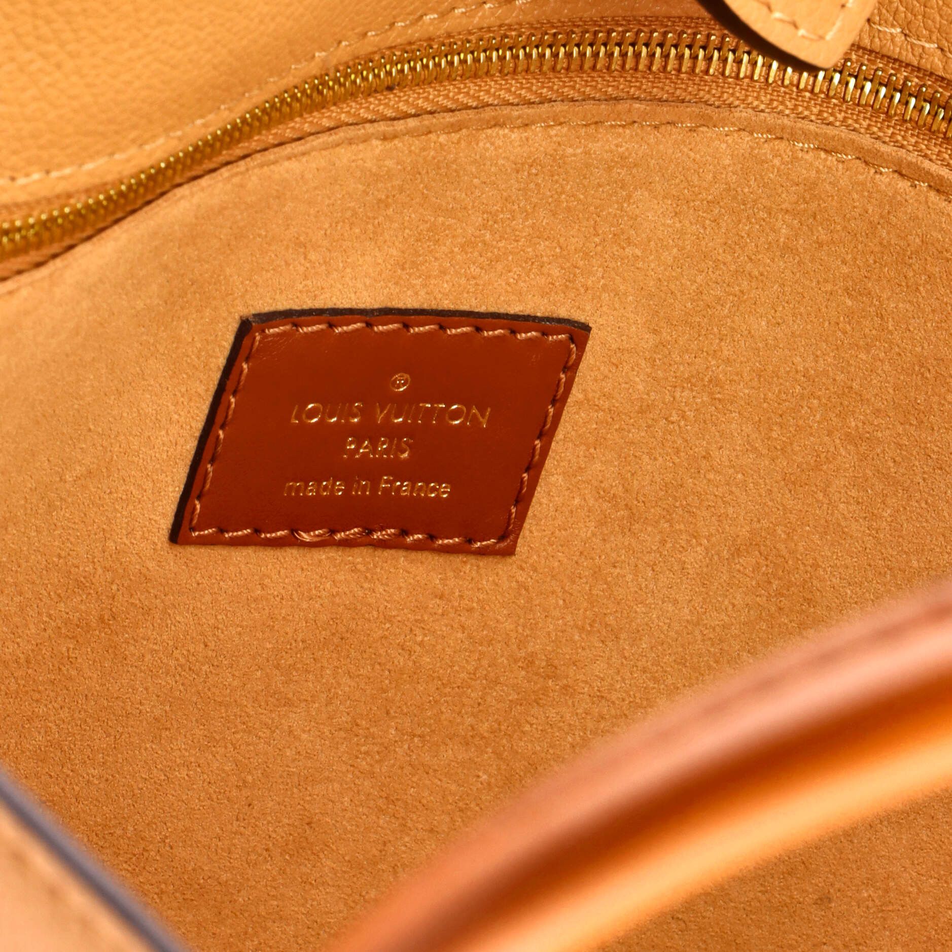 Louis Vuitton On My Side Tote Size ONE SIZE - 8 Thumbnail