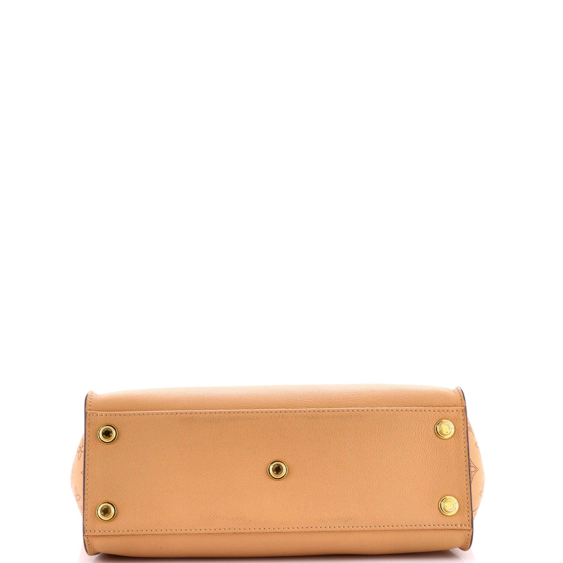 Louis Vuitton On My Side Tote Size ONE SIZE - 4 Thumbnail