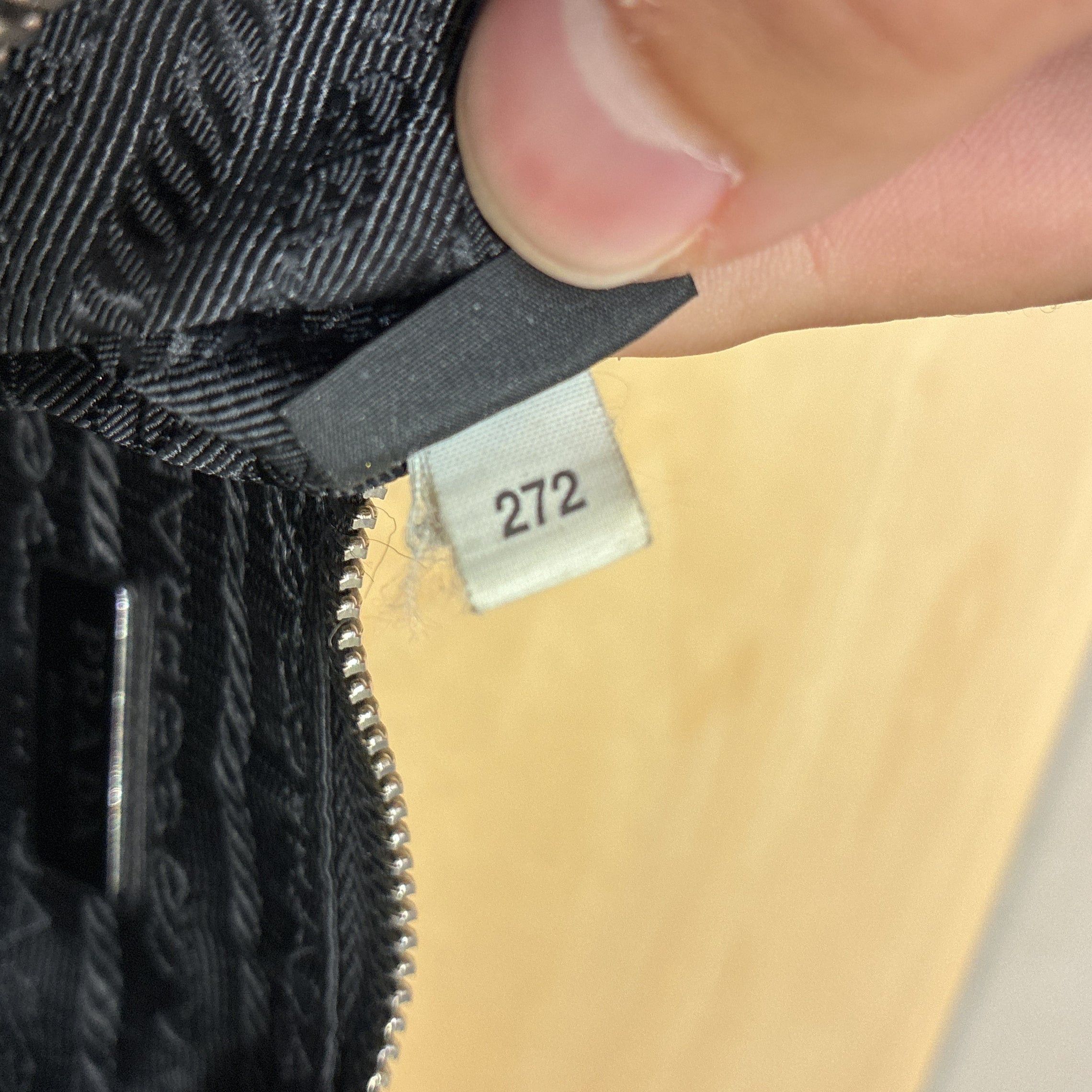 Prada Re-Edition 2005 Shoulder Bag Size ONE SIZE - 8 Thumbnail