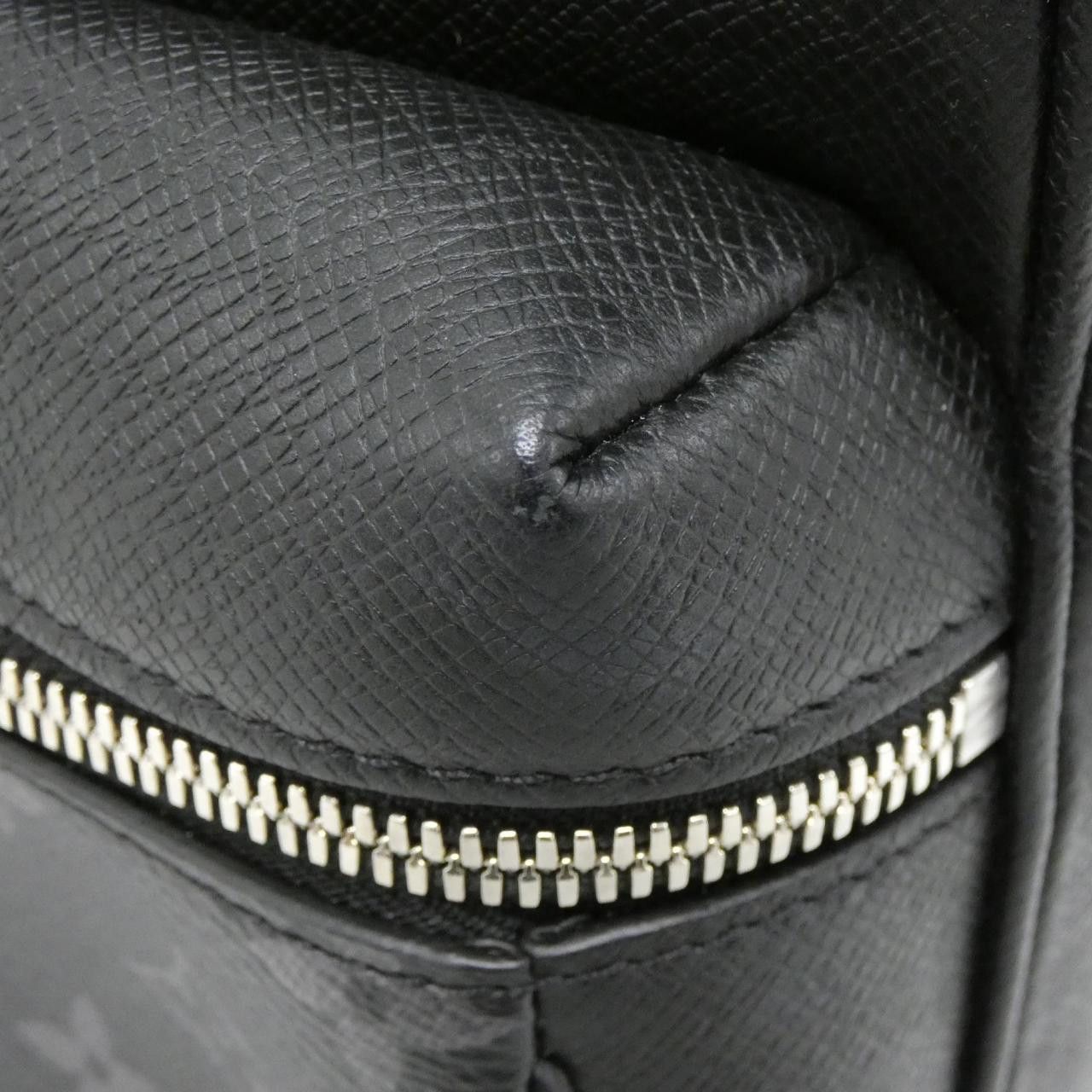 Louis Vuitton Louis Vuitton Louis Vuitton Taiga Rama Messenger Shoulder Bag Textile Shoulder Bag M30233 DUTY FREE for USA Size ONE SIZE - 4 Thumbnail