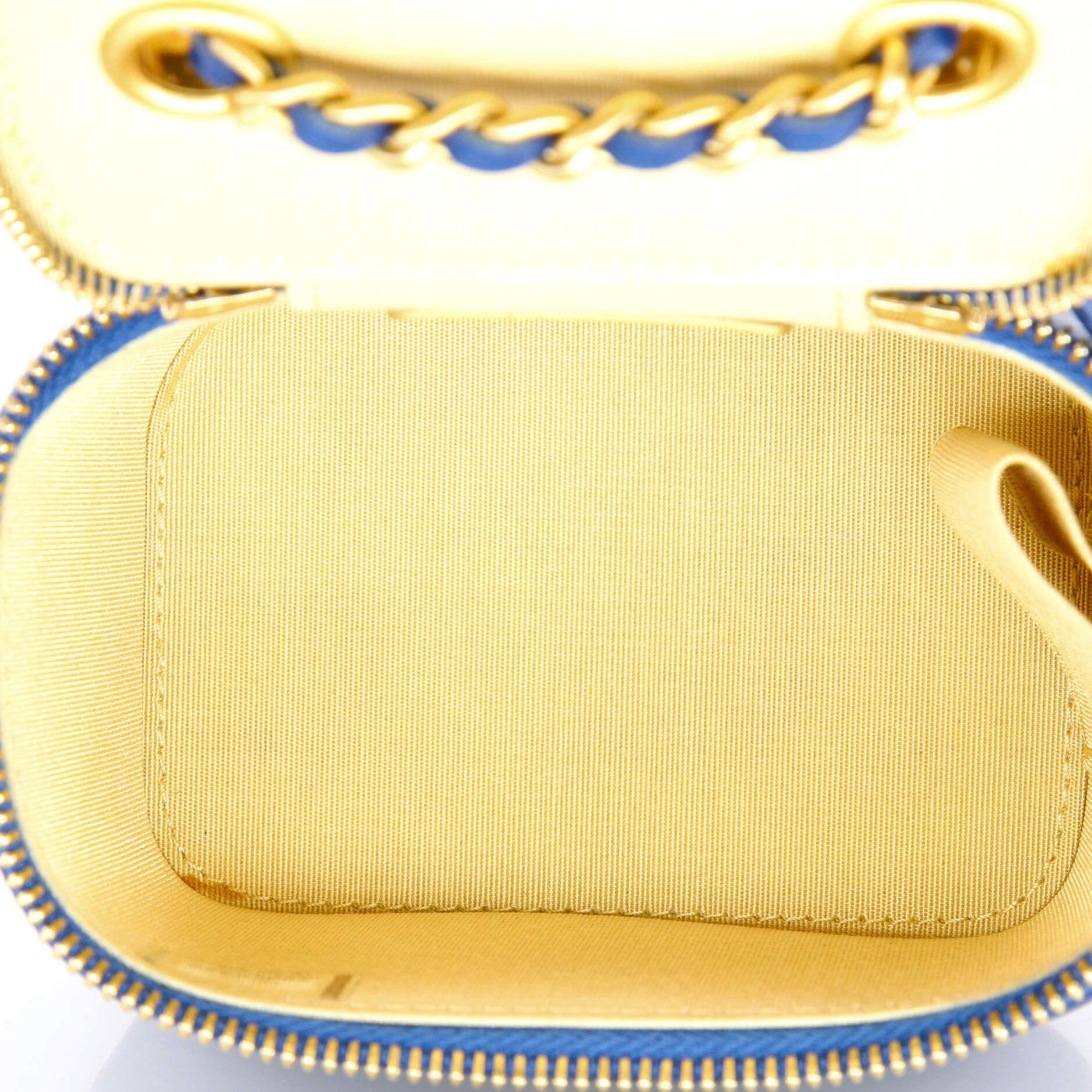 Chanel Pearl Crush Vanity Case with Chain Size ONE SIZE - 5 Thumbnail