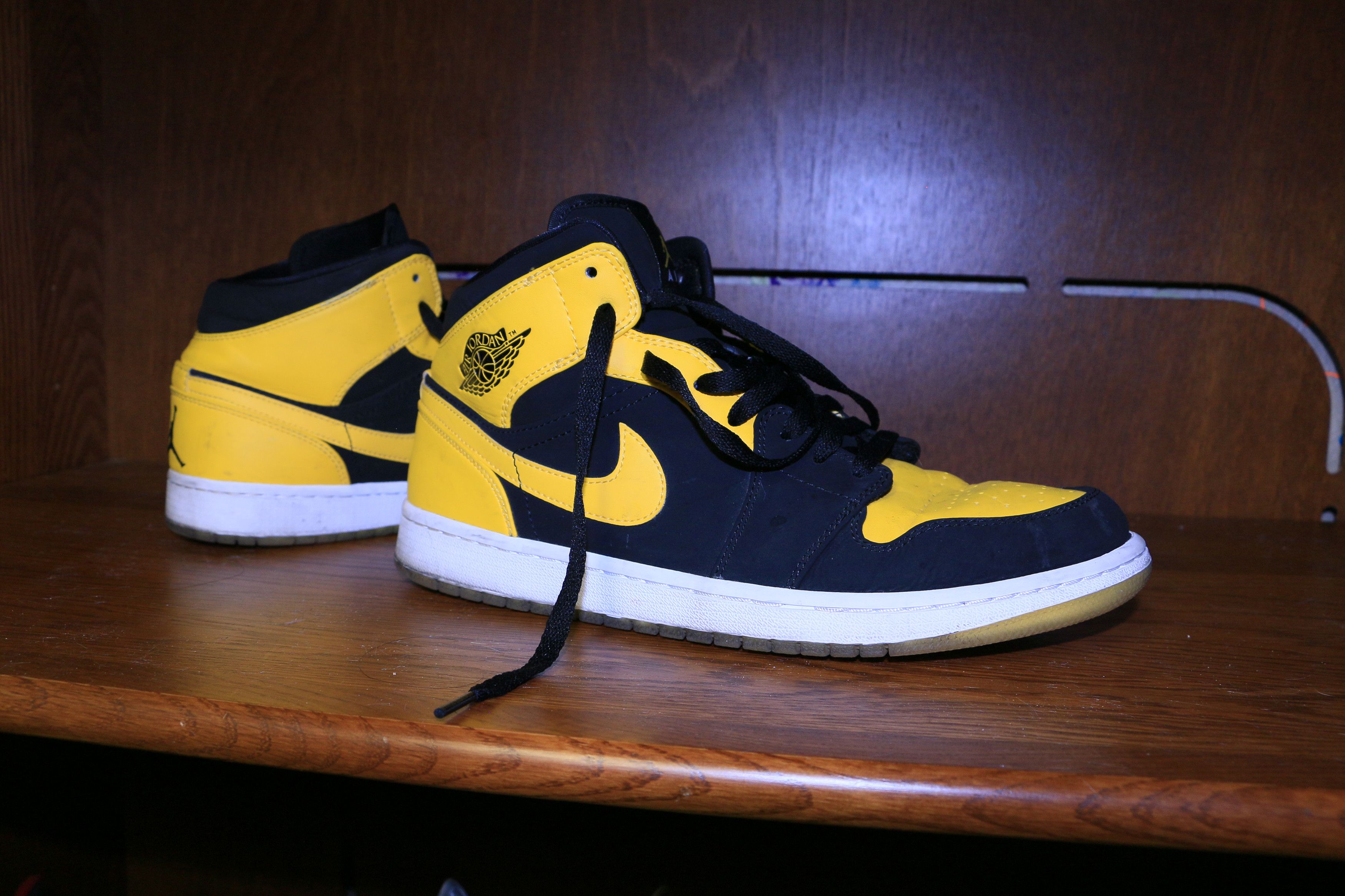 jordan 1 retro black yellow