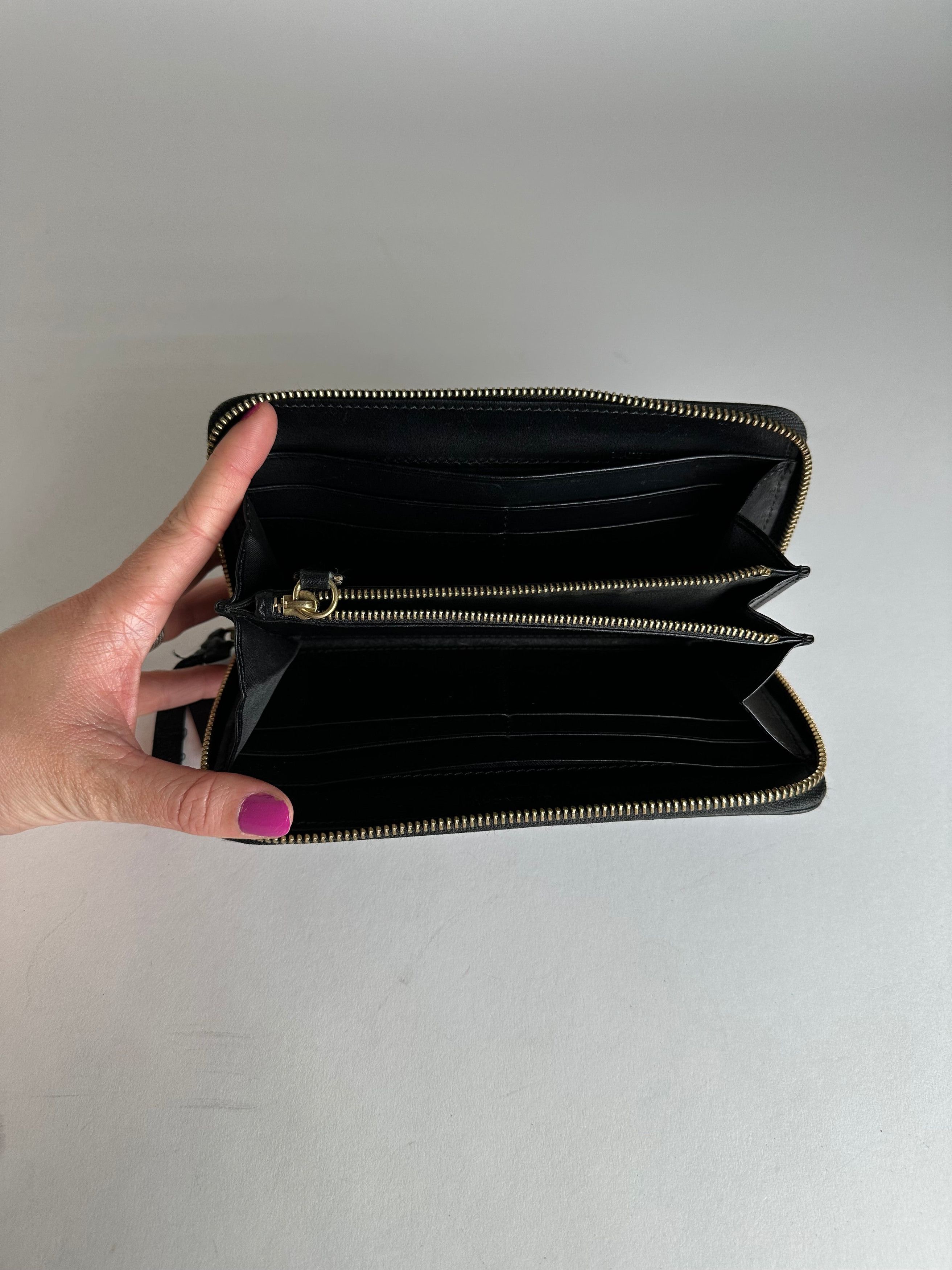 Givenchy Vintage Leather Zippy Wallet Black Size ONE SIZE - 4 Thumbnail