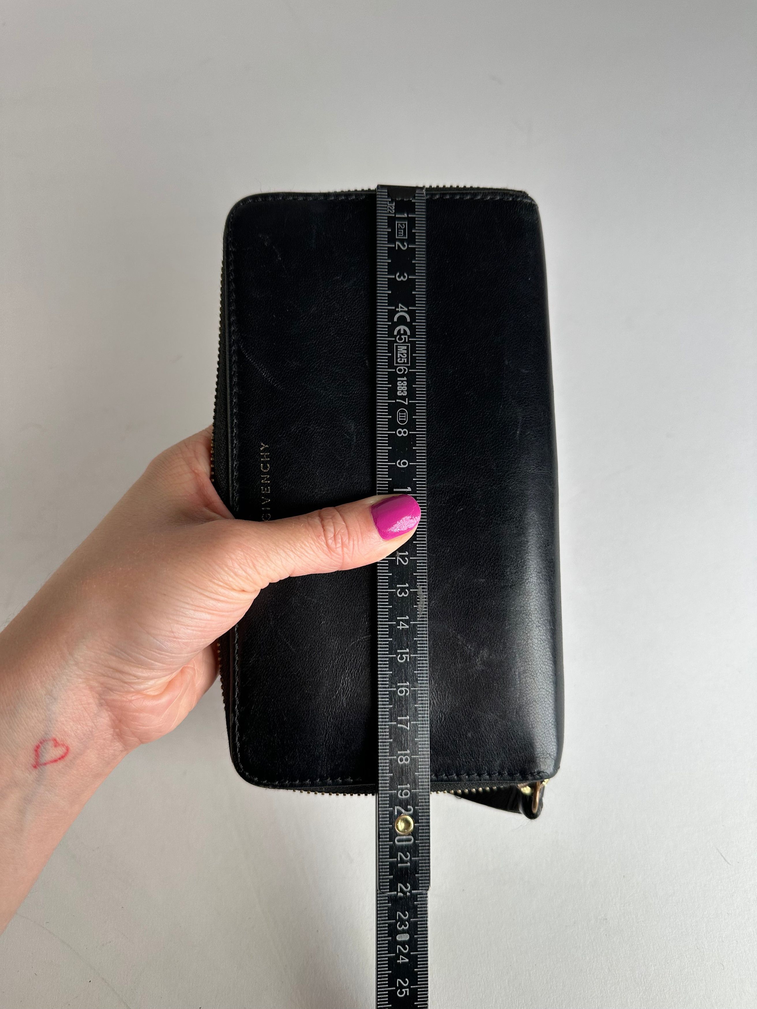 Givenchy Vintage Leather Zippy Wallet Black Size ONE SIZE - 7 Thumbnail