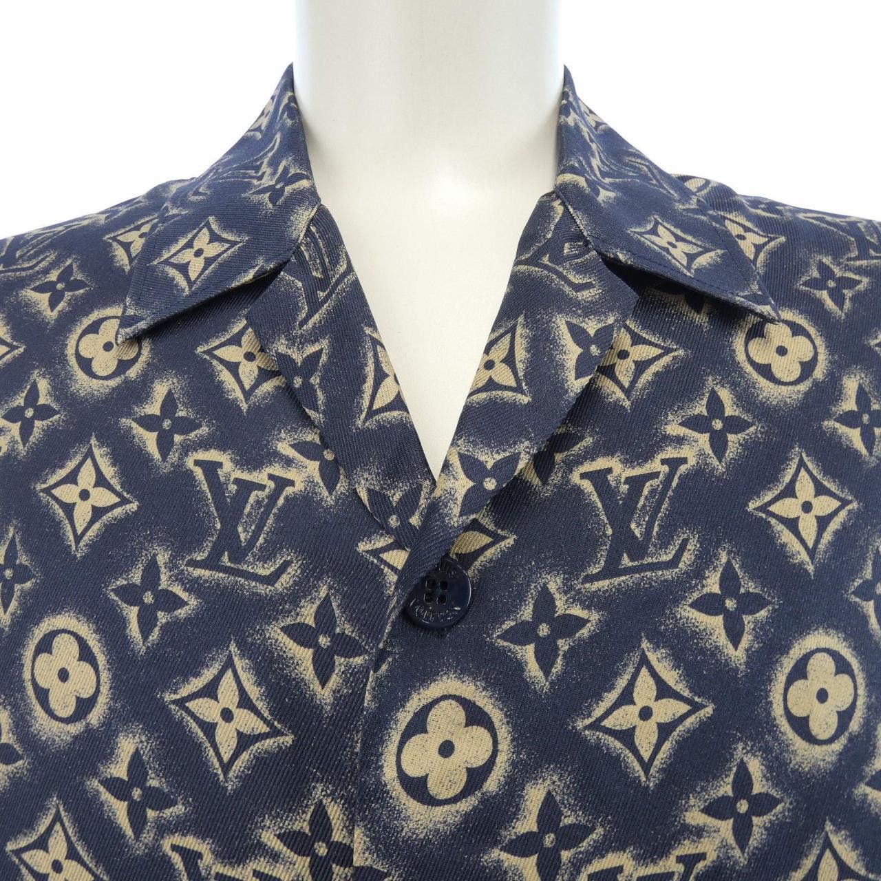 Louis Vuitton Louis Vuitton Louis Vuitton Monogram Silk Short Sleeve Shirt Textile Tops HPS34WZ49 DUTY FREE for USA Size ONE SIZE - 5 Thumbnail