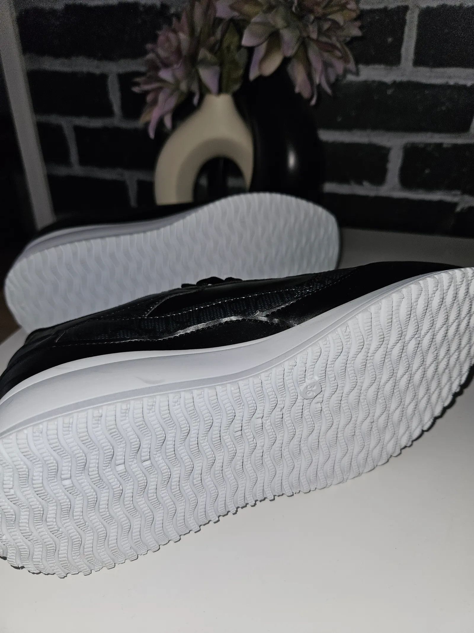 Guess Guess Sneakers Size US 6 / IT 36 - 3 Thumbnail