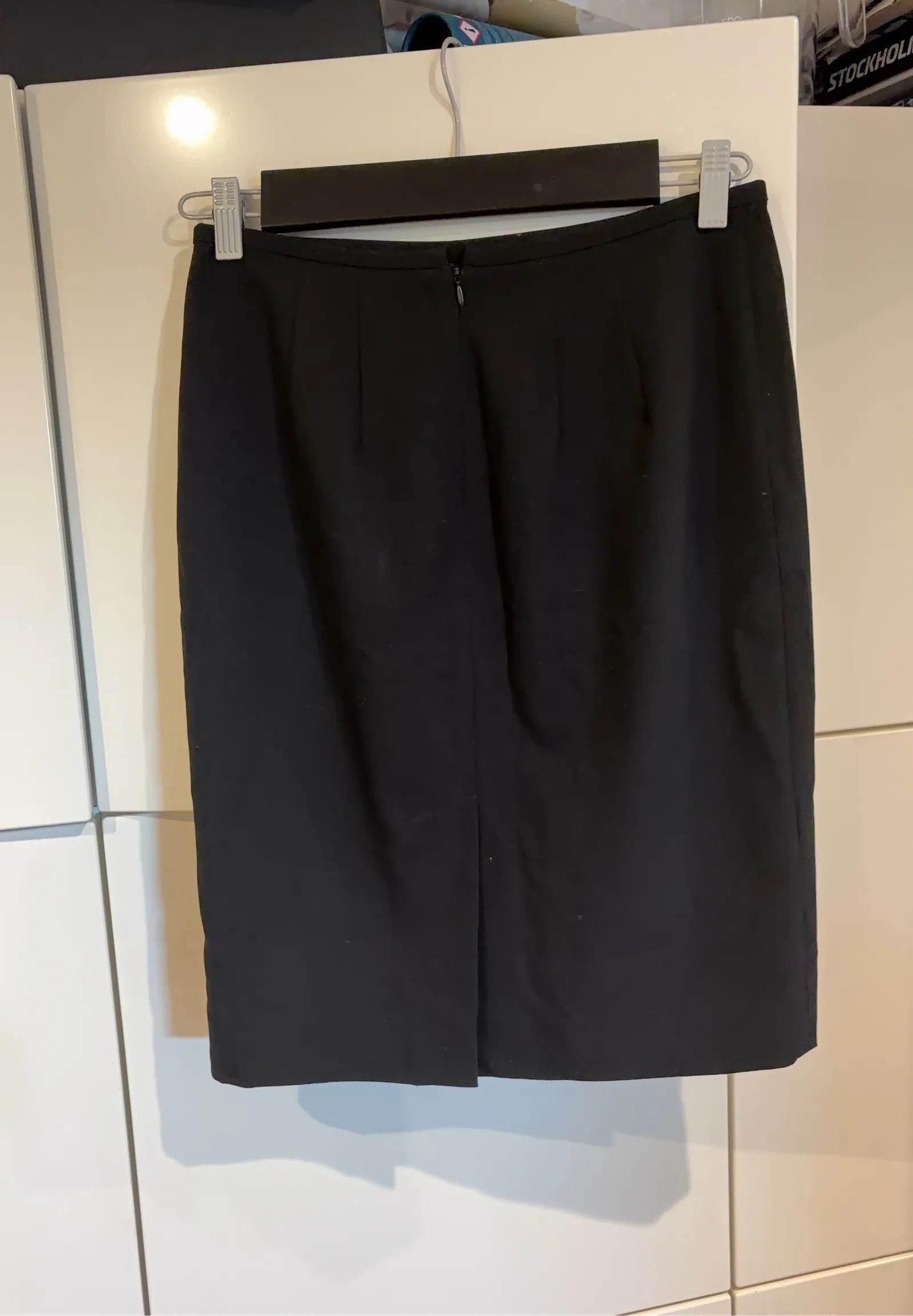Calvin Klein Calvin Klein Skirt Size 27" / US 4 / IT 40 - 2 Thumbnail
