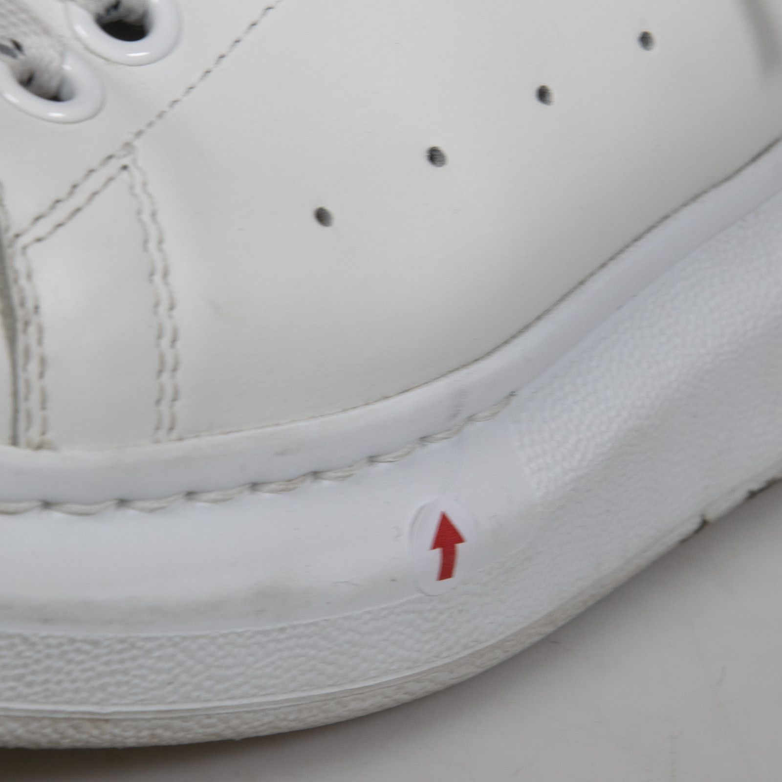 Alexander McQueen Oversized White Leather Trainers Size US 9.5 / IT 39.5 - 22 Thumbnail