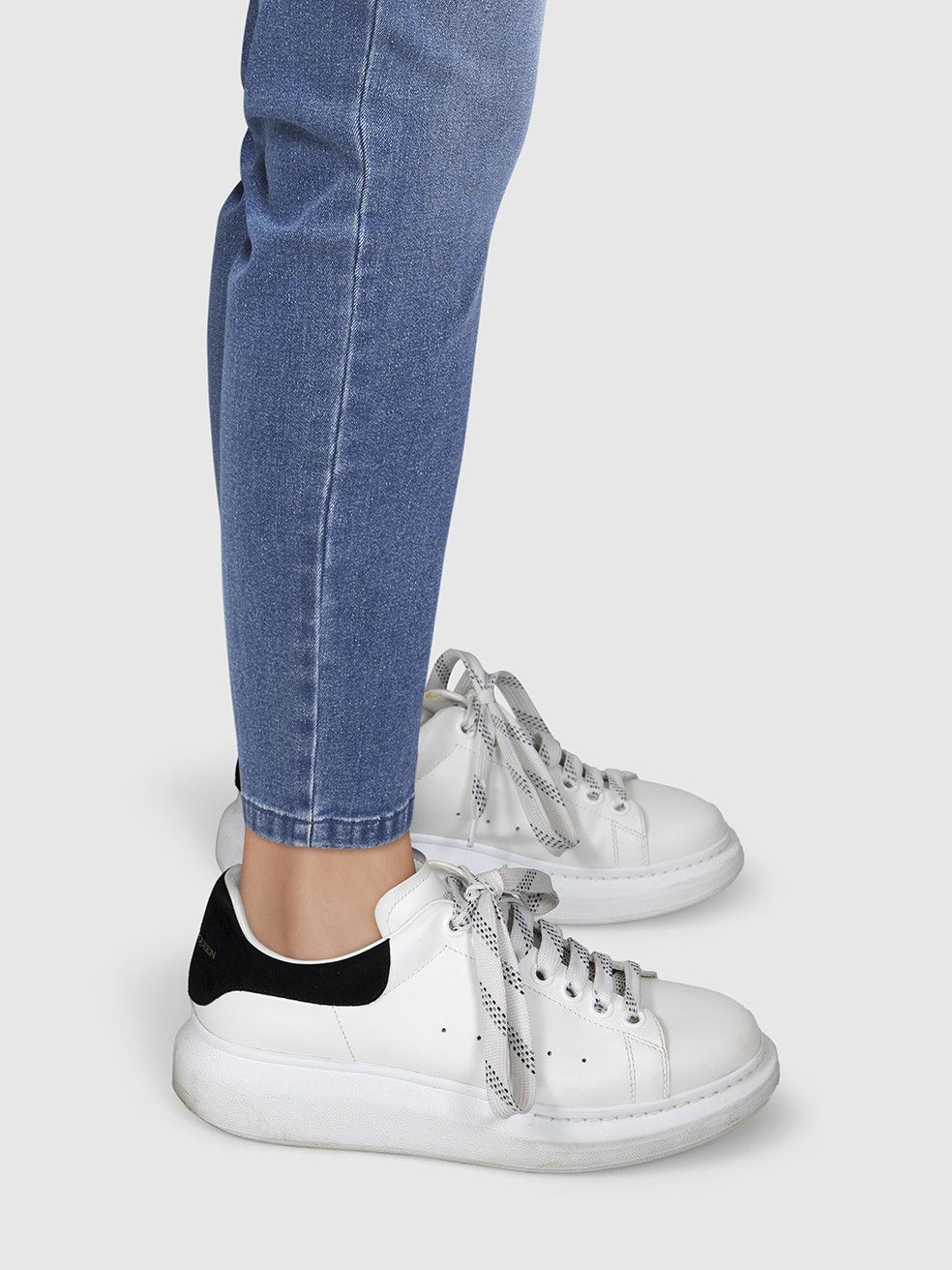 Alexander McQueen Oversized White Leather Trainers Size US 9.5 / IT 39.5 - 2 Thumbnail