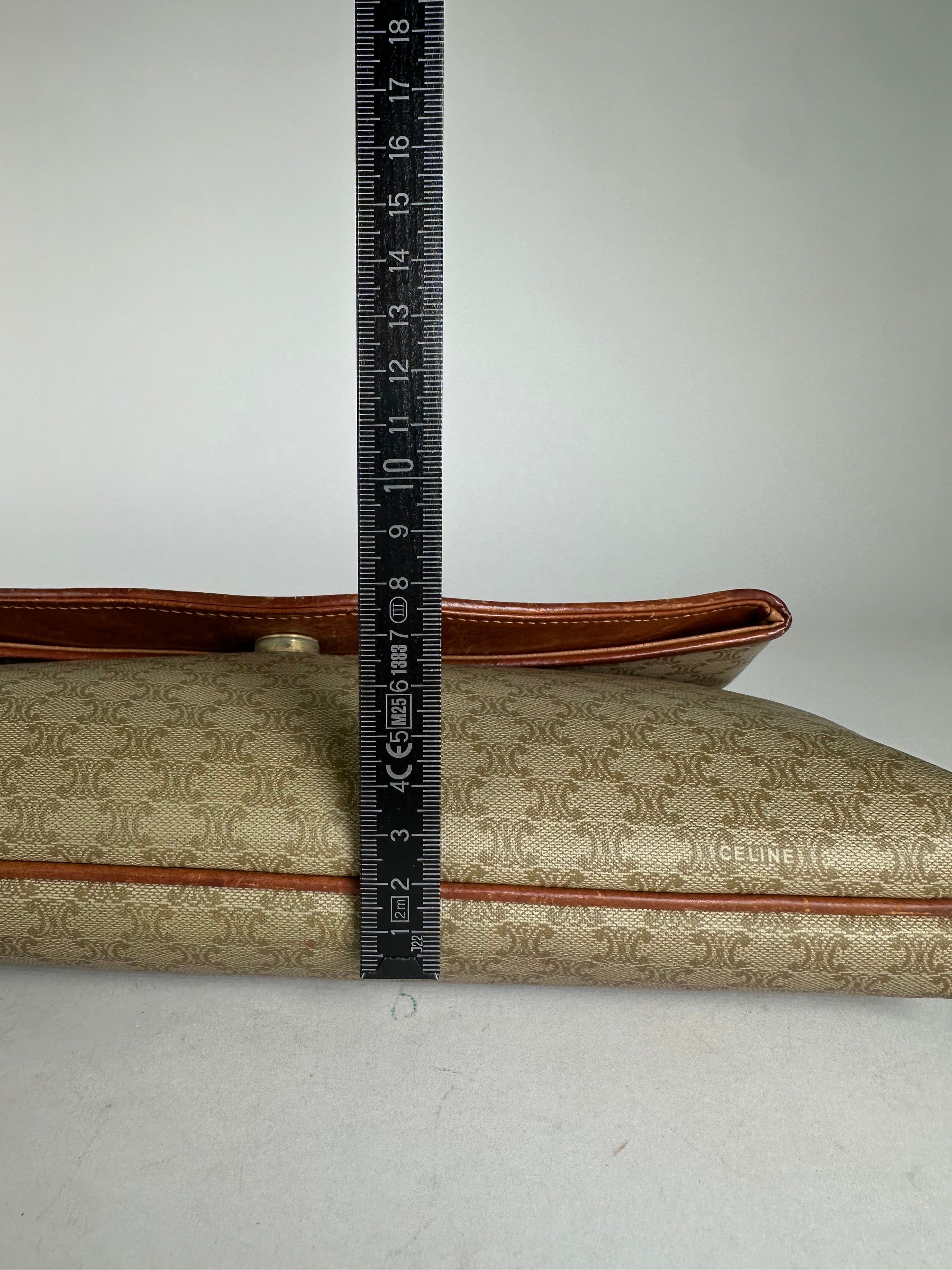 Celine Vintage Triomphe Monogram Leather Clutch Beige Brown Size ONE SIZE - 14 Thumbnail