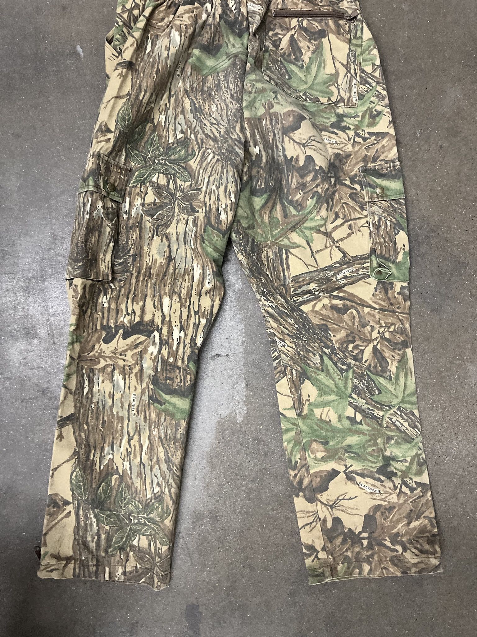 Carhartt × Vintage Vintage 2000s Cabelas Realtree Camo Overalls Size XL Size US XL / EU 56 / 4 - 7 Thumbnail