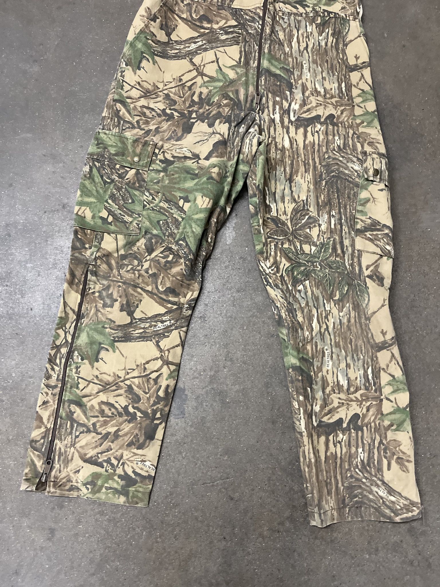 Carhartt × Vintage Vintage 2000s Cabelas Realtree Camo Overalls Size XL Size US XL / EU 56 / 4 - 3 Thumbnail