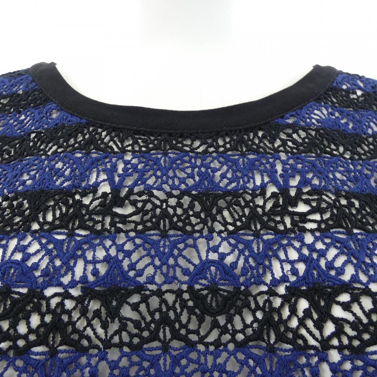 Louis Vuitton Louis Vuitton Louis Vuitton Silk Tunic Others Tops F5DR05B85 DUTY FREE for USA Size ONE SIZE - 5 Thumbnail