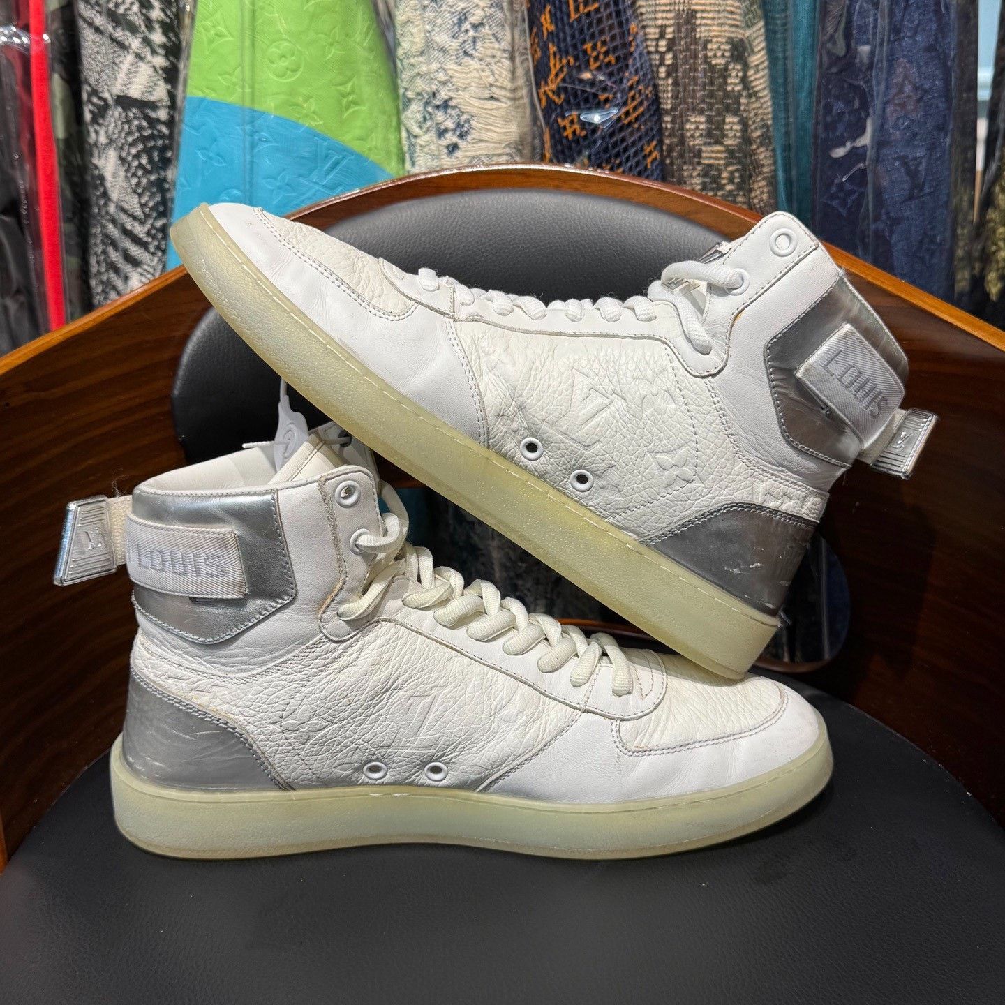 Louis Vuitton Louis Vuitton White Hitop Sneakers 5 Men Size US 5 / EU 37 - 5 Thumbnail