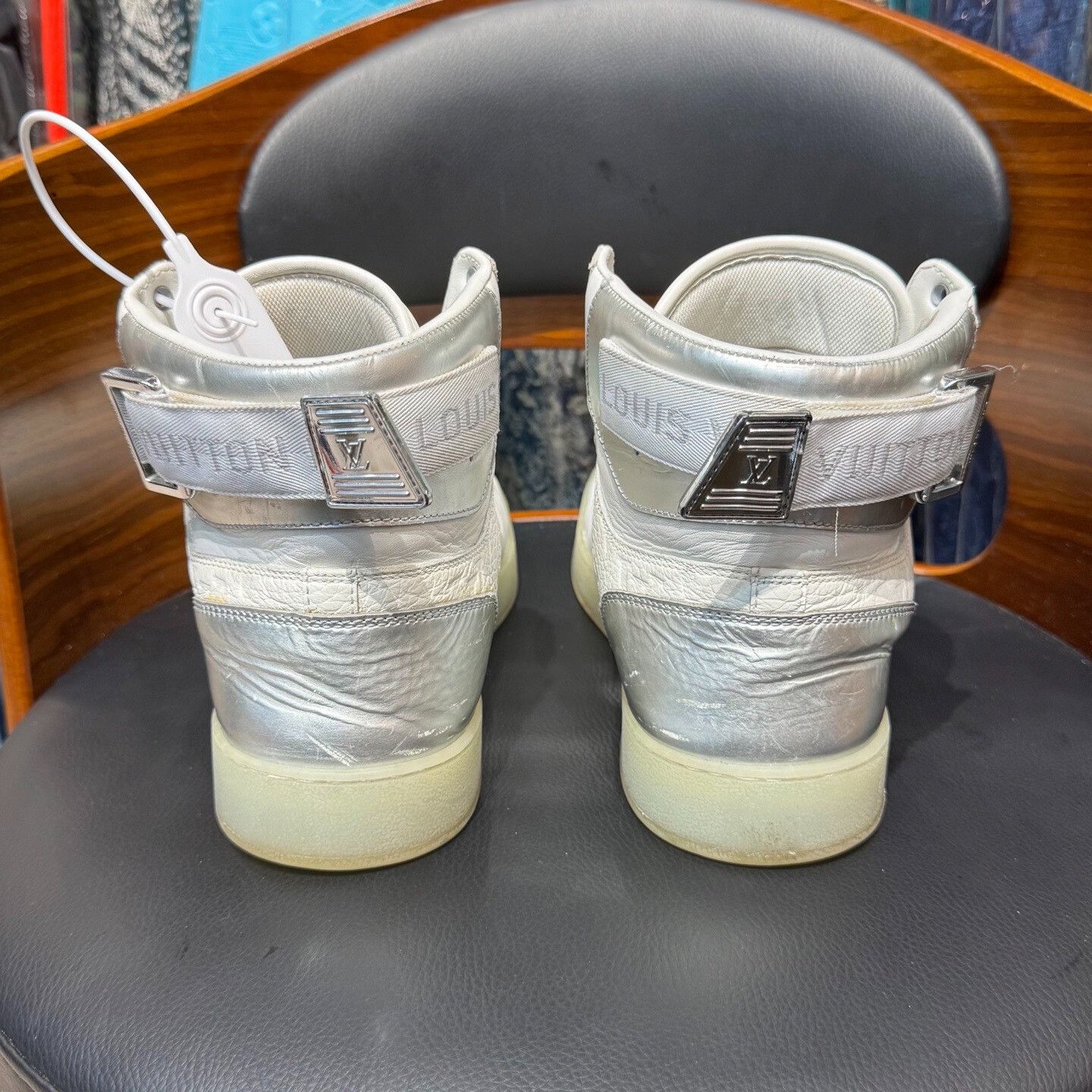Louis Vuitton Louis Vuitton White Hitop Sneakers 5 Men Size US 5 / EU 37 - 3 Thumbnail