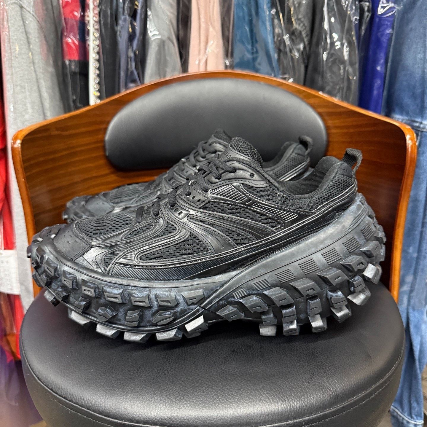 Balenciaga Balenciaga Distressed Blue Lowtop Sneakers 8.5 Men Size US 8.5 / EU 41-42 - 6 Thumbnail