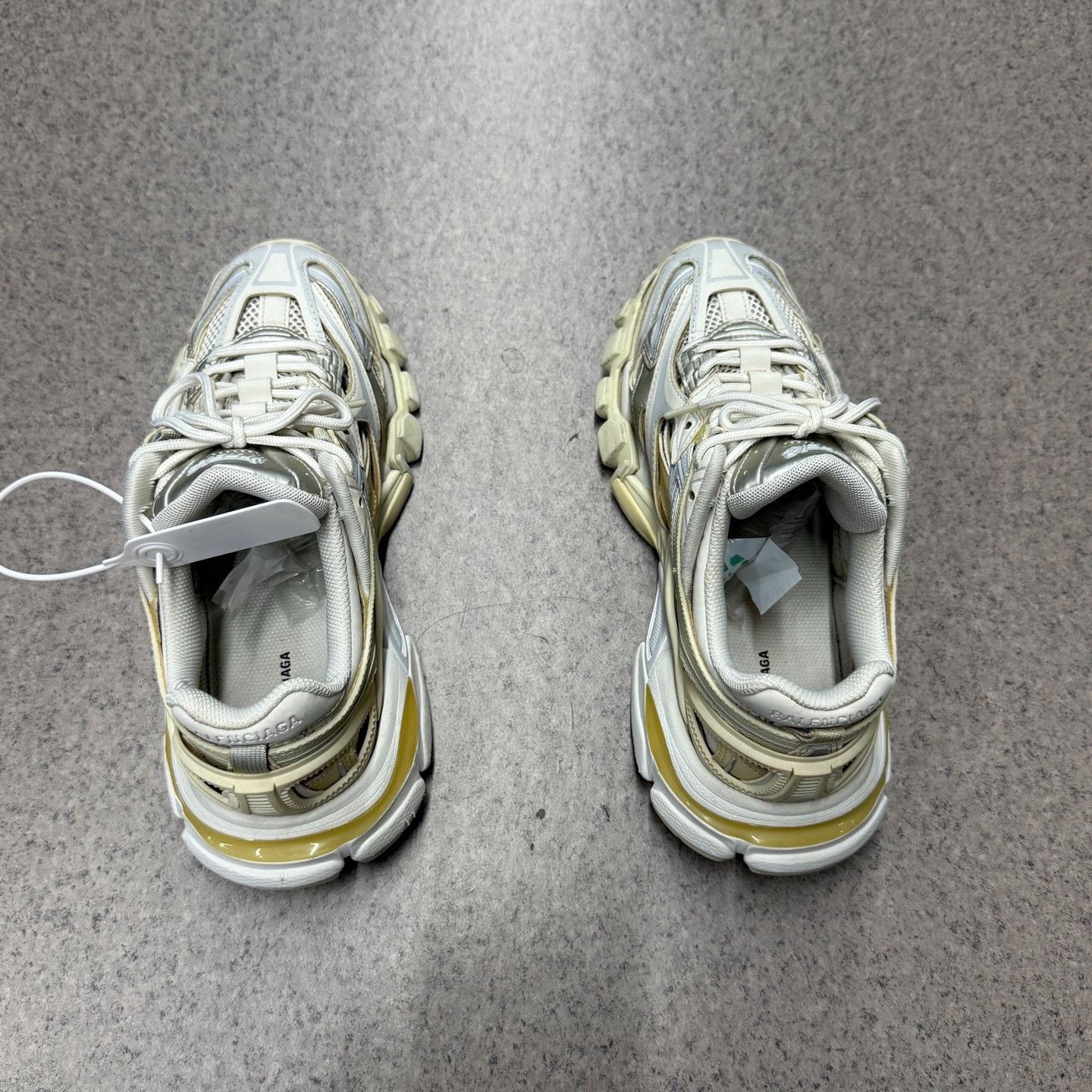 Balenciaga Balenciaga White Lowtop Sneakers us_7-5 Women Size US 7.5 / IT 37.5 - 7 Thumbnail