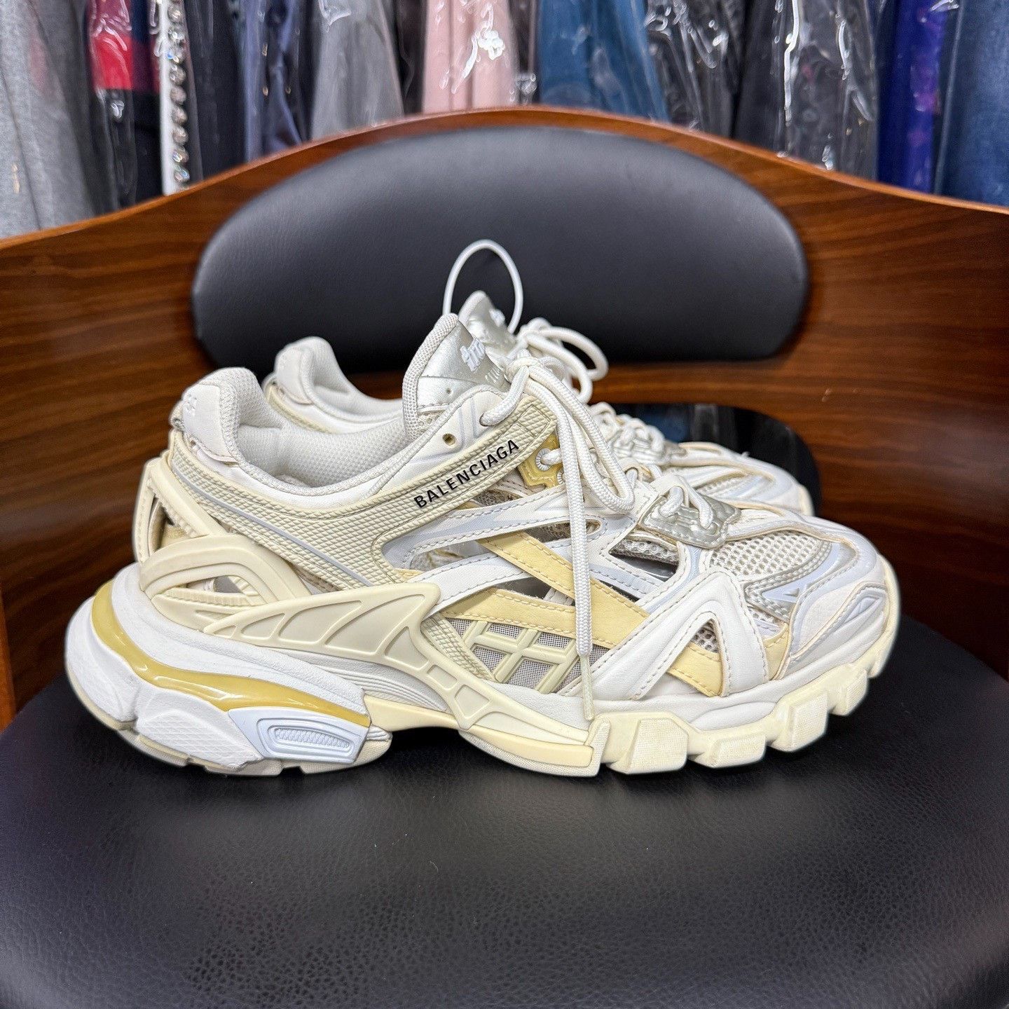 Balenciaga Balenciaga White Lowtop Sneakers us_7-5 Women Size US 7.5 / IT 37.5 - 4 Thumbnail