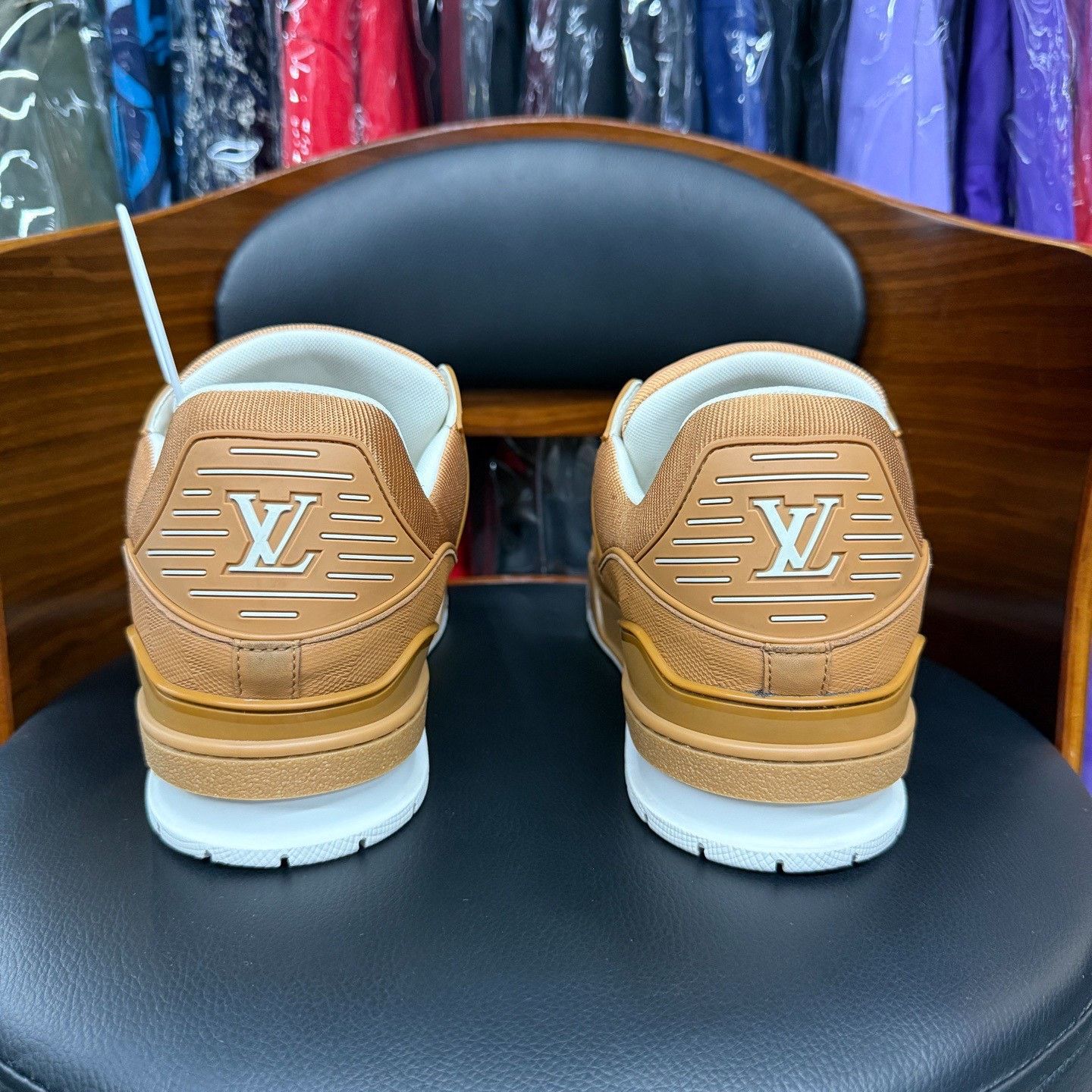 Louis Vuitton Louis Vuitton Training Brown Lowtop Sneakers 10.5 Men Size US 10.5 / EU 43-44 - 3 Thumbnail
