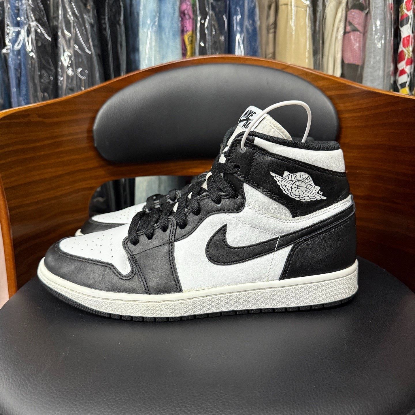 Nike Nike AJ1 Black Lowtop Sneakers 10 Men Size US 10 / EU 43 - 6 Thumbnail