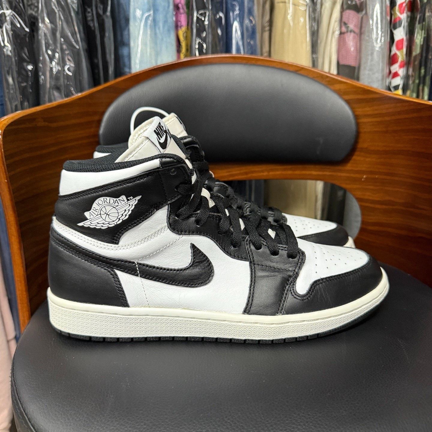 Nike Nike AJ1 Black Lowtop Sneakers 10 Men Size US 10 / EU 43 - 4 Thumbnail