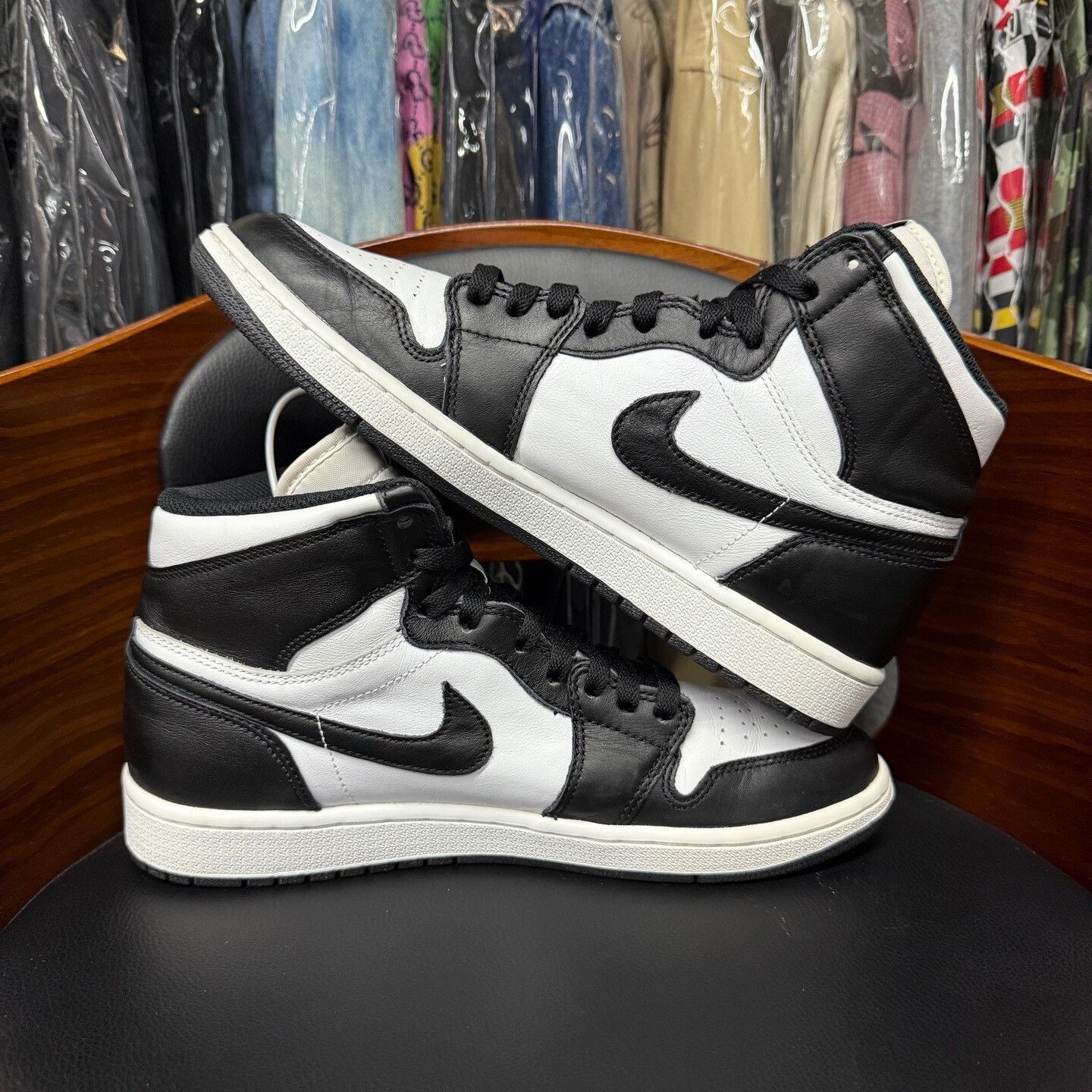Nike Nike AJ1 Black Lowtop Sneakers 10 Men Size US 10 / EU 43 - 7 Thumbnail