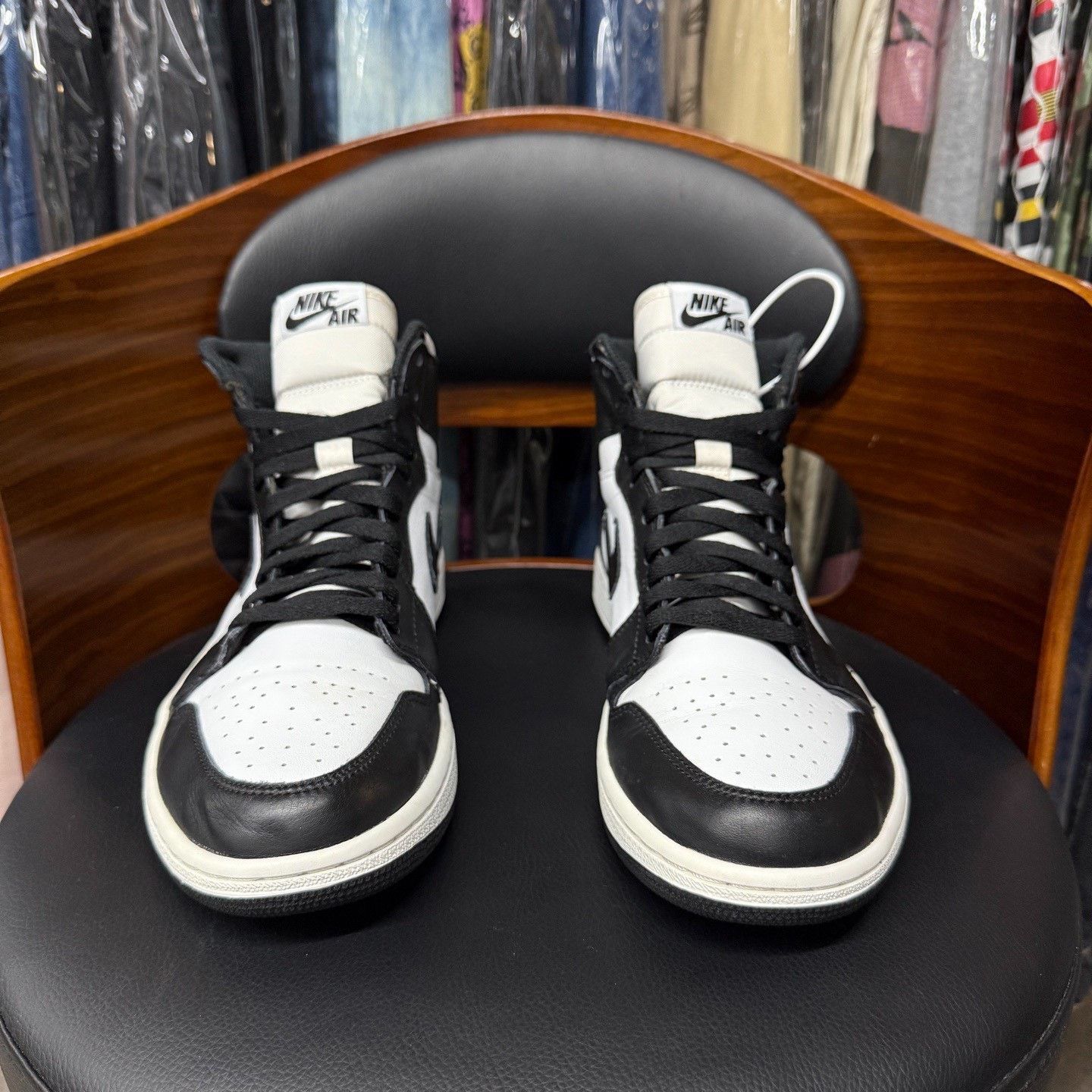 Nike Nike AJ1 Black Lowtop Sneakers 10 Men Size US 10 / EU 43 - 2 Thumbnail
