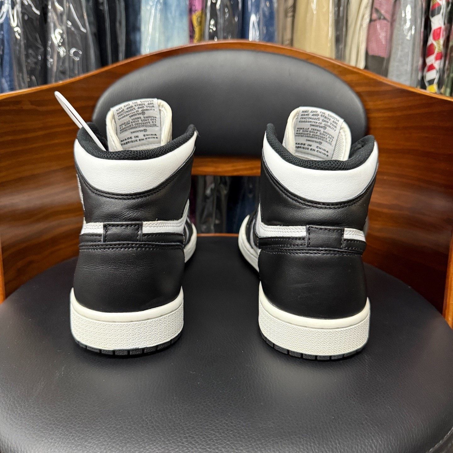 Nike Nike AJ1 Black Lowtop Sneakers 10 Men Size US 10 / EU 43 - 3 Thumbnail